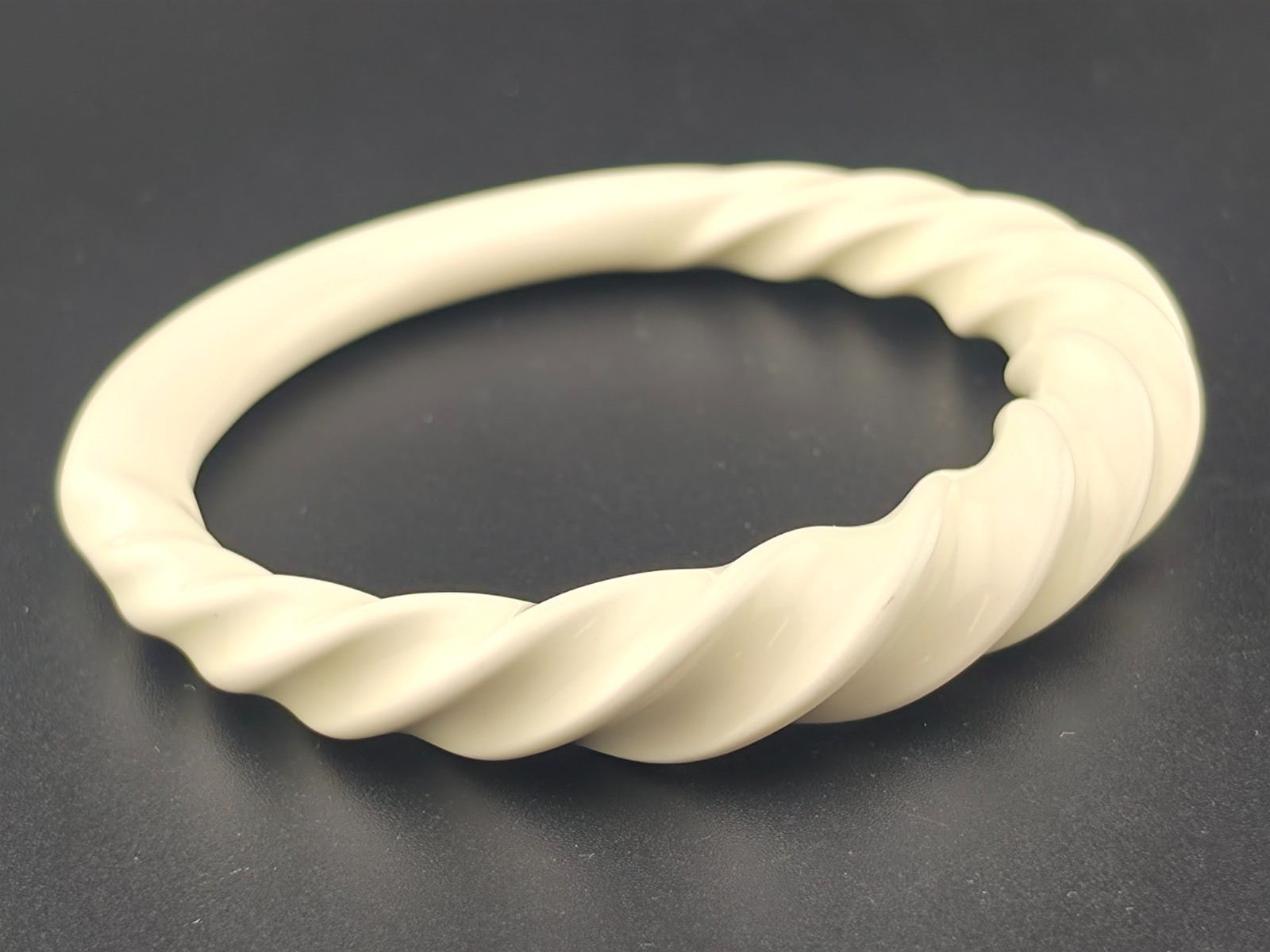 Unusual Chunky Vintage Off White Twisted Bangle 7″ Bracelet