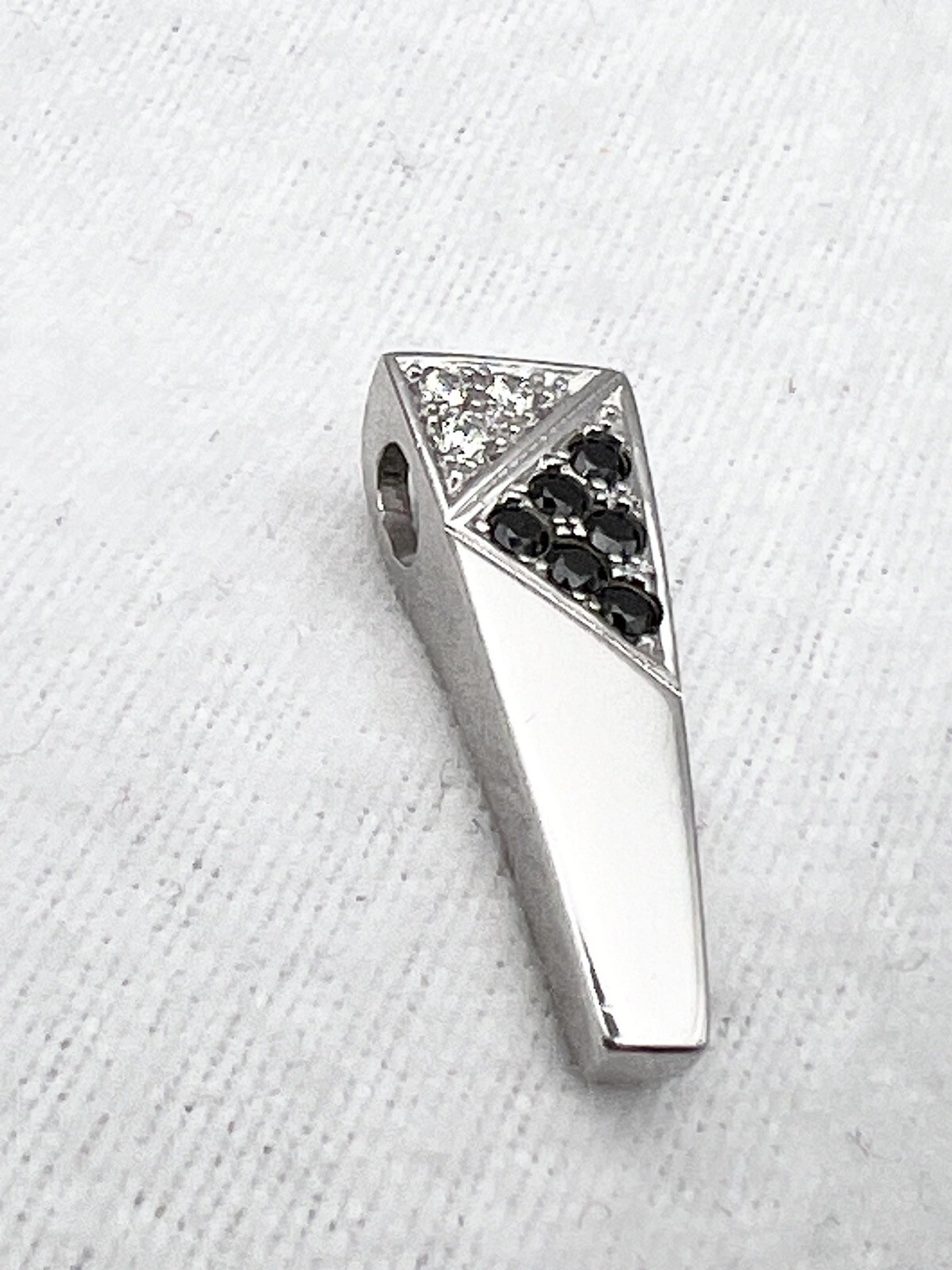 Sterling 925 Silver Vintage Pendant With Clear And Black Stones 1”in 3.3 Grams