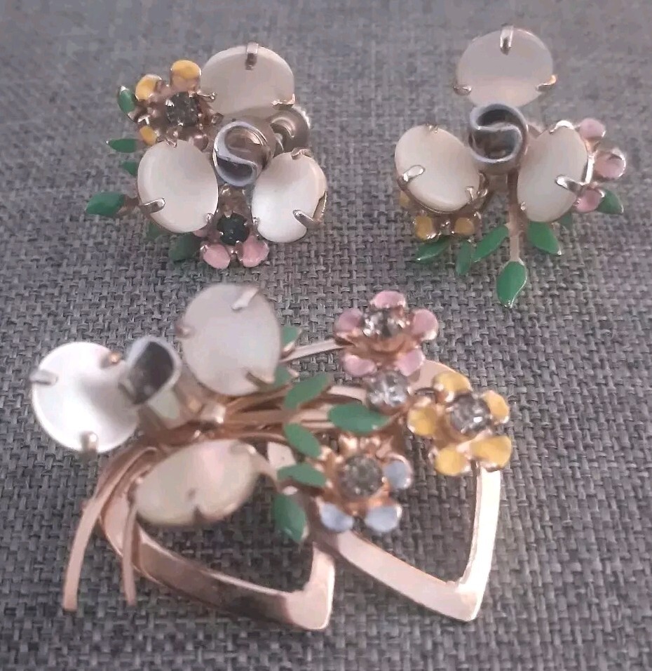 Vintage MOP & Enamel Flower/heart Brooch/pin & Matching Screw back Earrings