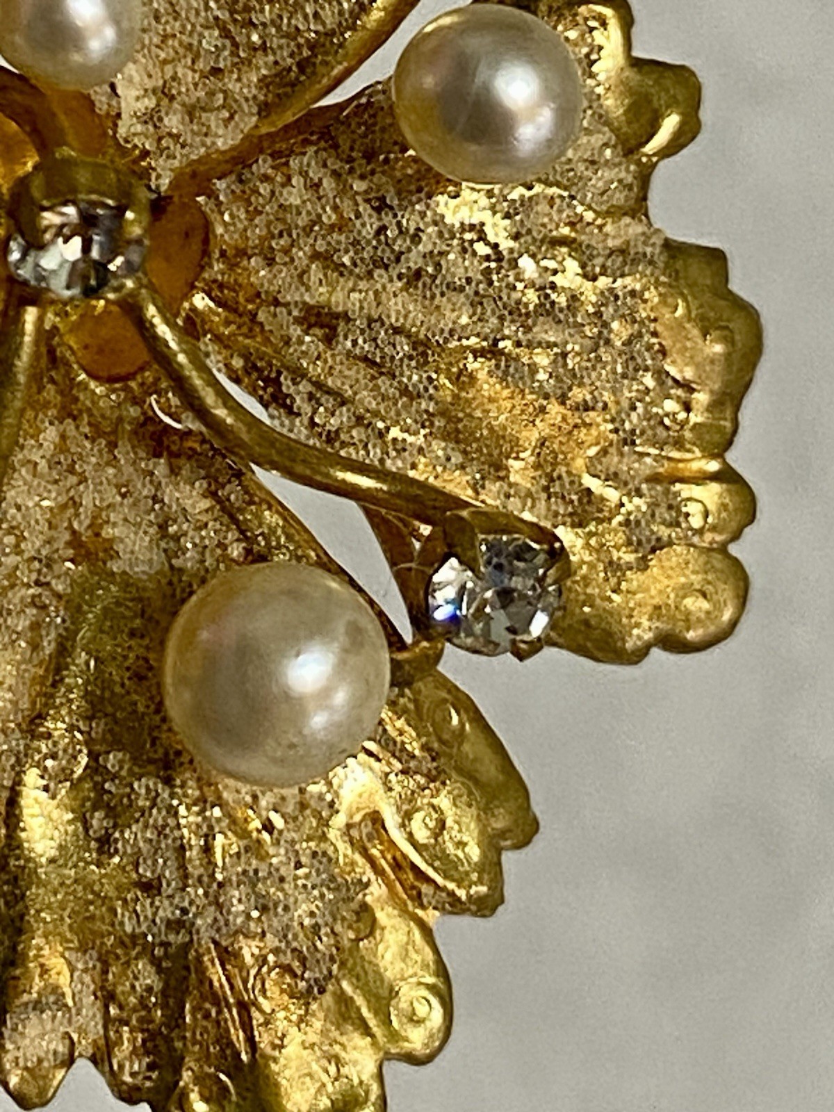 Vintage Gold Tone Brooch Leaf Clear Rhinestones & Pearls Made In Austria
