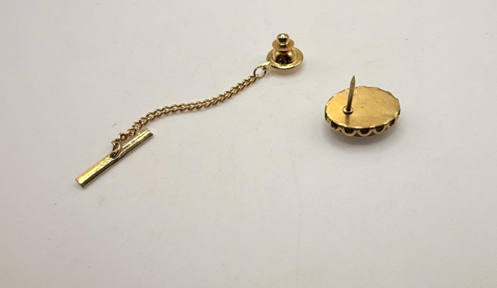 Vintage gold tone pink hue oval stone tie clip pin with chain