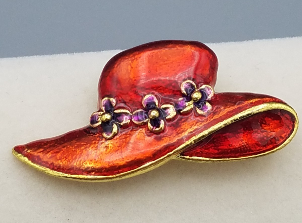 Vintage Red Hat Purple Flowers Enamel Gold Tone Brooch
