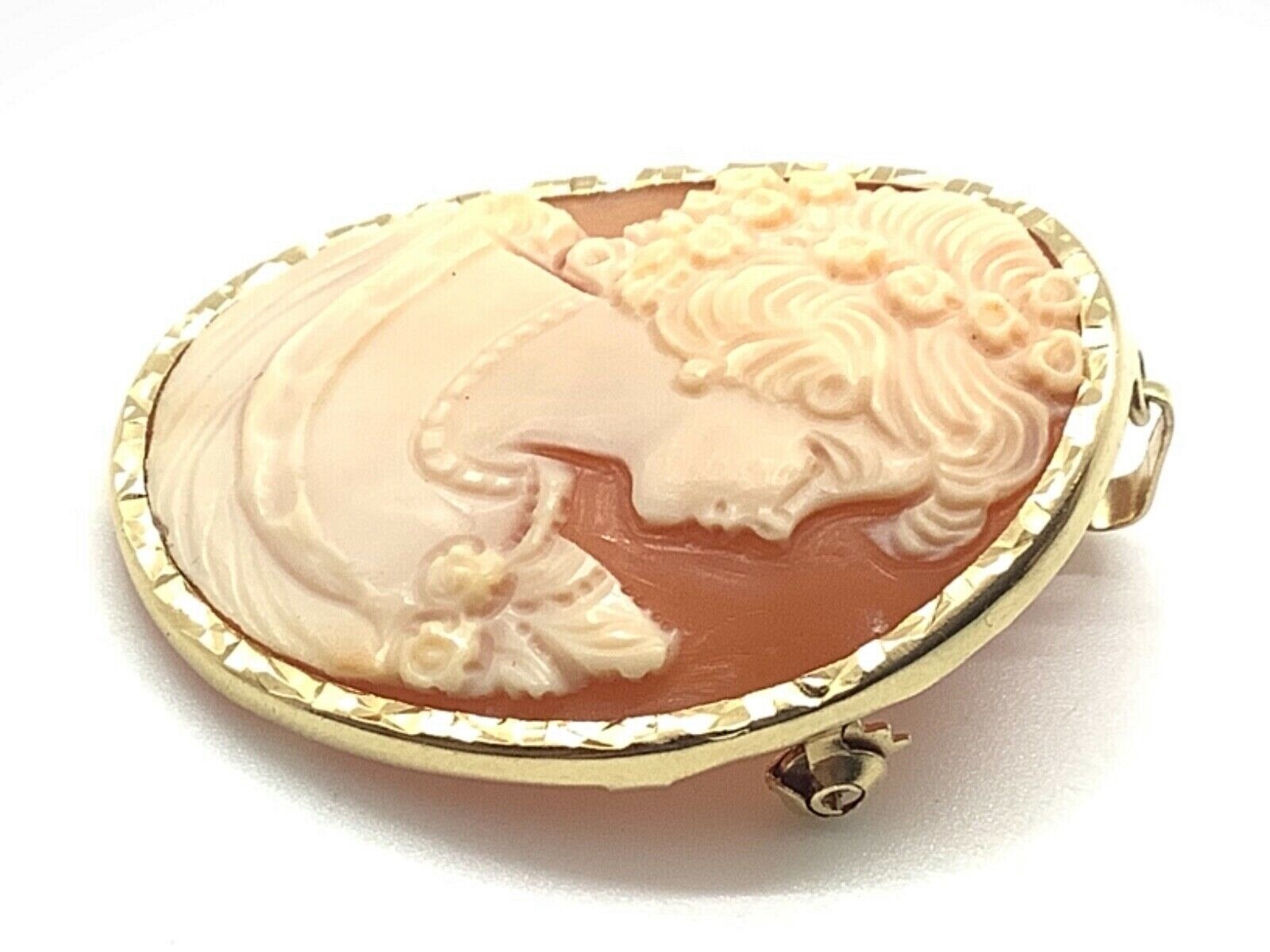 14KT Yellow Gold Hand-Carved Right Facing Shell Cameo Pendant/Brooch, Signed Gm
