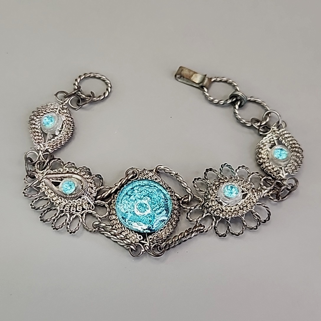Vintage Mexican Wire Wrapped Bracelet Silver Plated Cannetille Blue Glass 6.5″