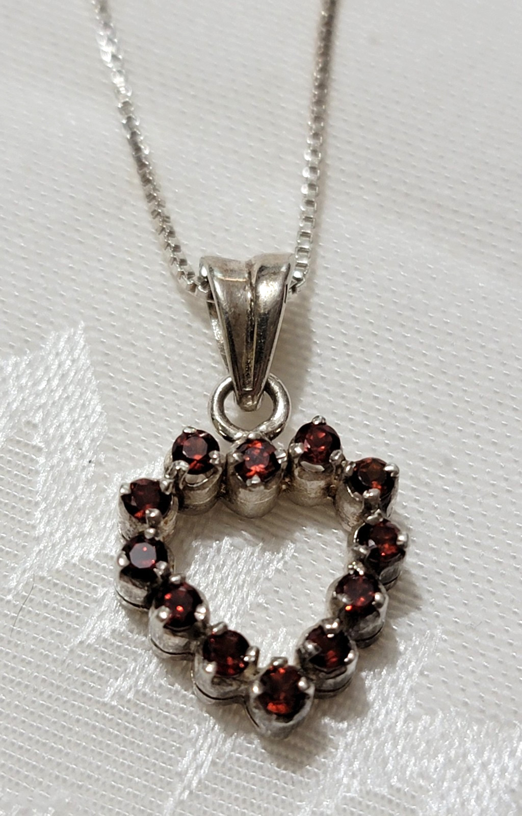 VTG 925 HEART PENDENT CLEAR RED STONES OUTLINE W/ 925 ITALY 20″ CHAIN NECKLACE