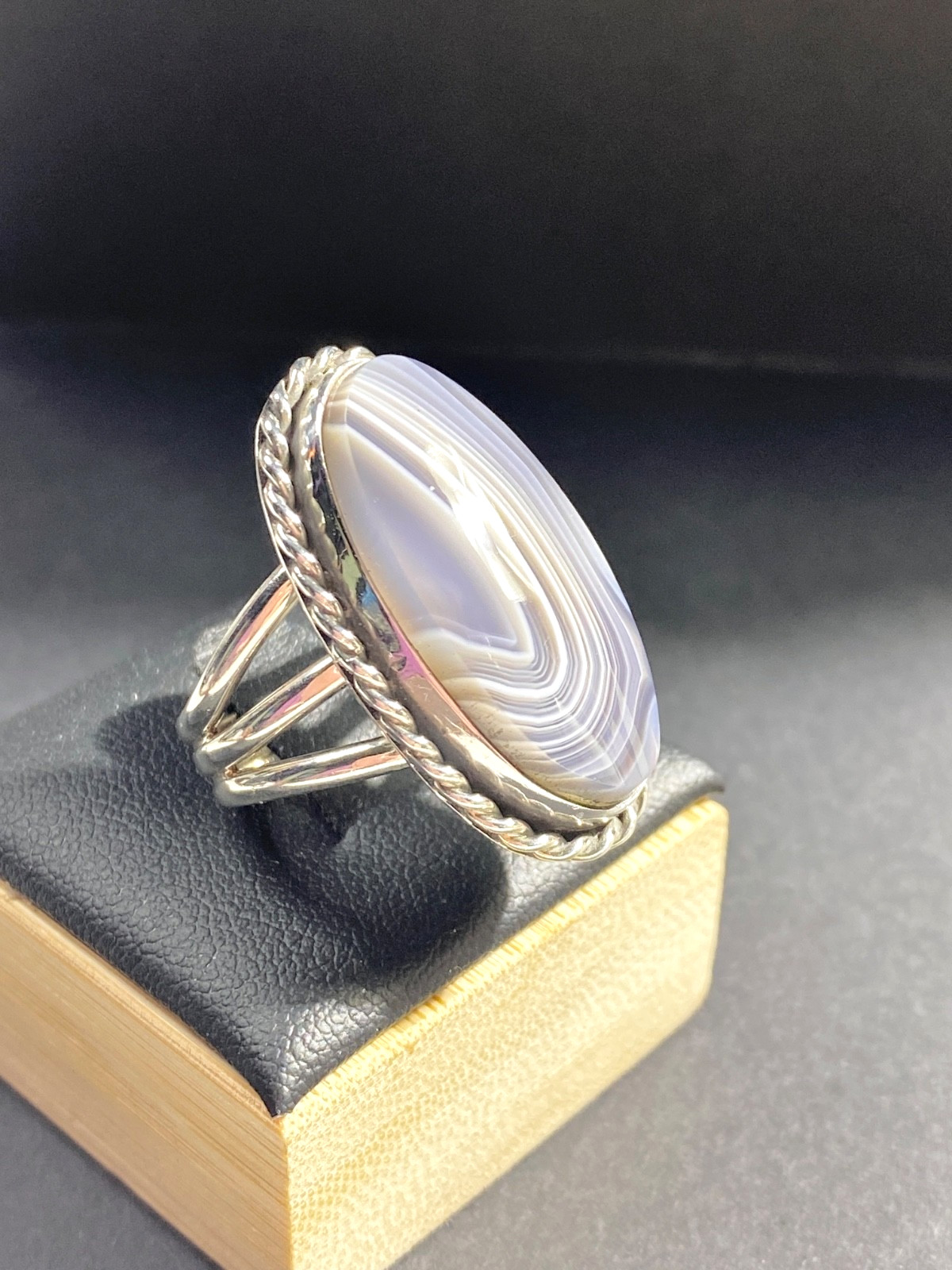 Vintage Sterling 19×27 mm Gray Blue and White Banded Agate Ring Size 7 3/4