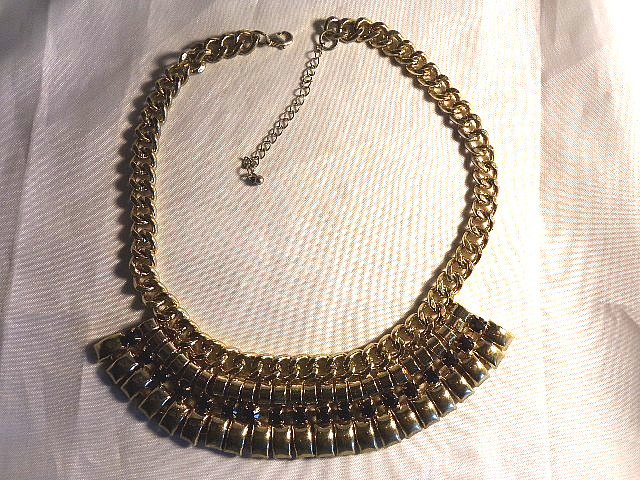 Large Gold Tone Metal Chain Link Collar w/Black Stones Necklace Vintage