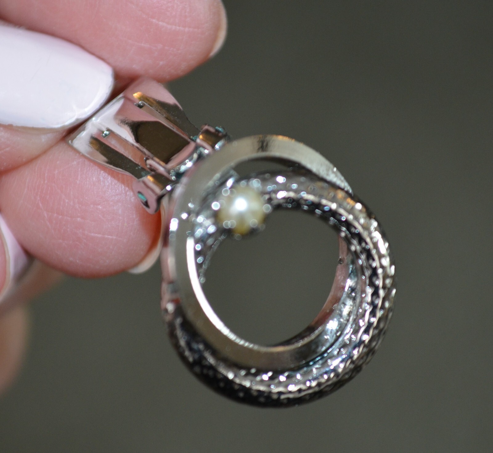 Vintage Silver Tone Clip On Earrings 2 Circles with Faux Pearl About 1″ Across