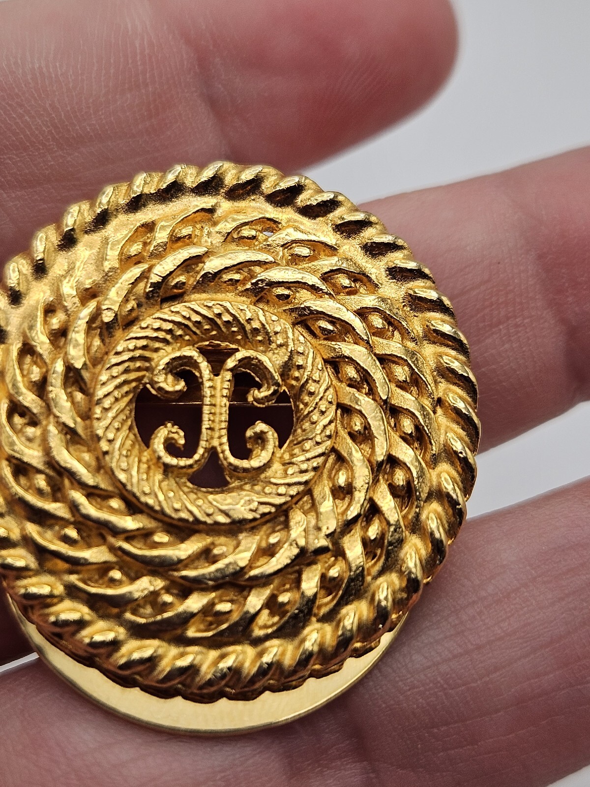 Vintage Signed Gay Boyer Gold Tone Scarf Clip