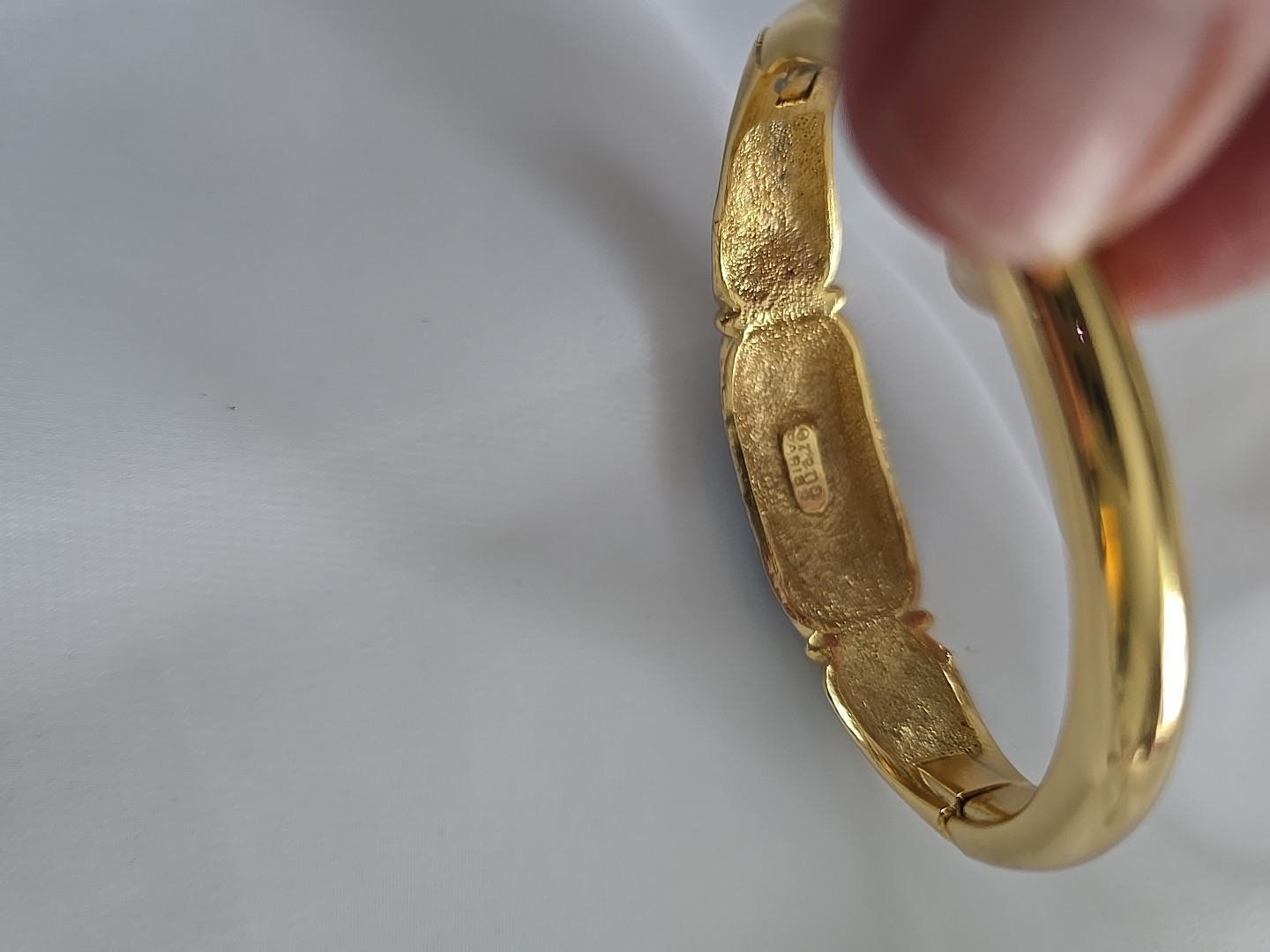 Vintage ORENA PARIS Gold Tone BLACK OFF WHITE Enamel Bangle Bracelet 6.5″