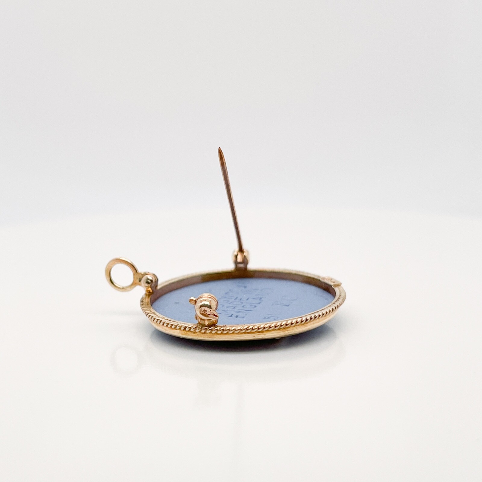 14 Karat Gold Wedgwood Jasperware Convertible Brooch & Pendant – 14k jasper VR .