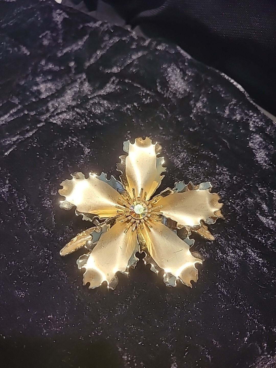Vintage Womens Brooch Pin Ruffled Flower Jewelry Costume