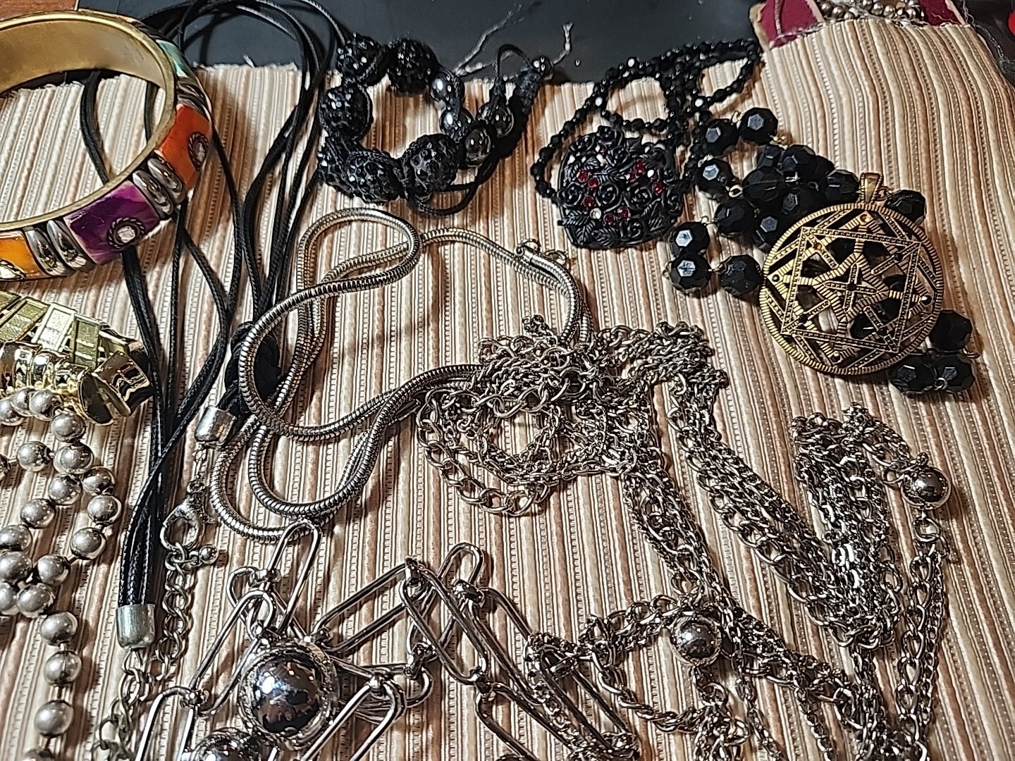 JEWELRY LOT 50+ fashion estate vintage Costume No JUNK 50s 60s 70s 80s (720)