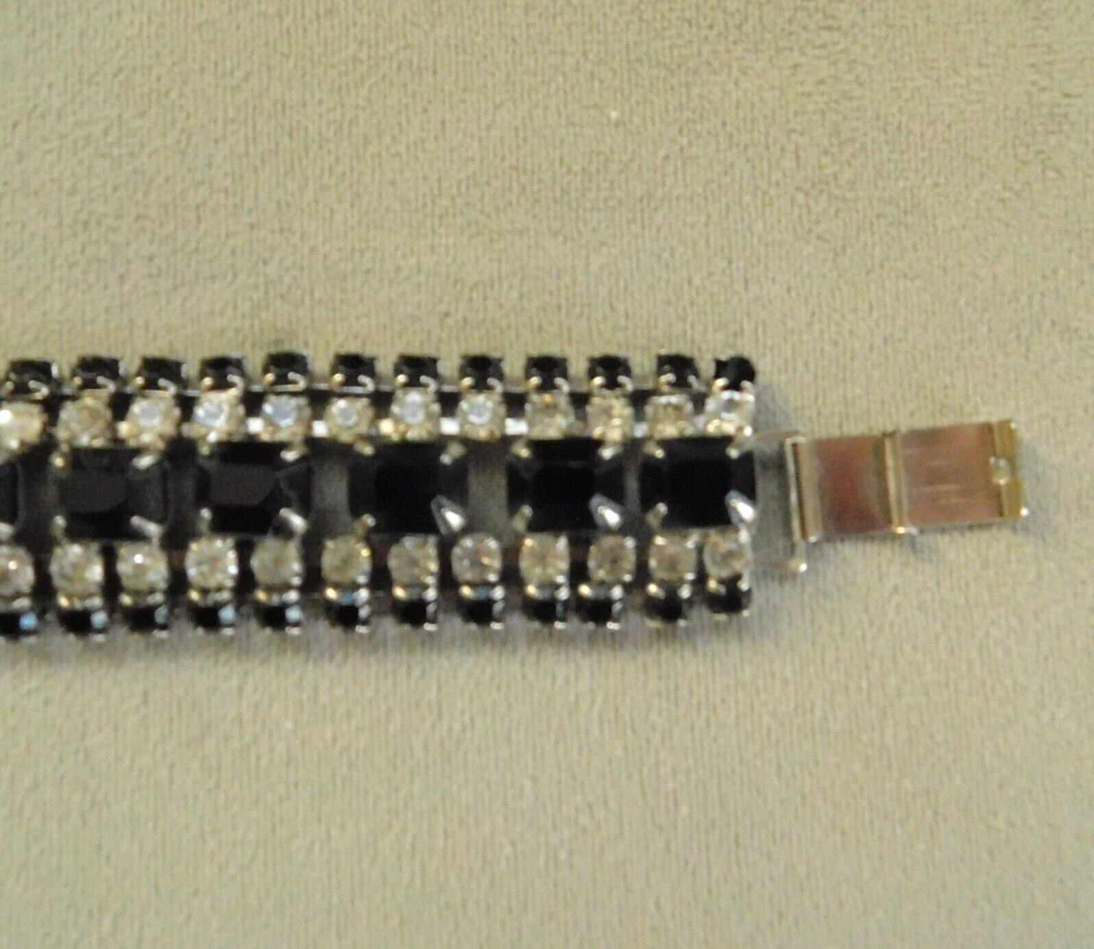 VINTAGE ART DECO JET BLACK and CLEAR RHINESTONE BRACELET CUFF 7 1/2″