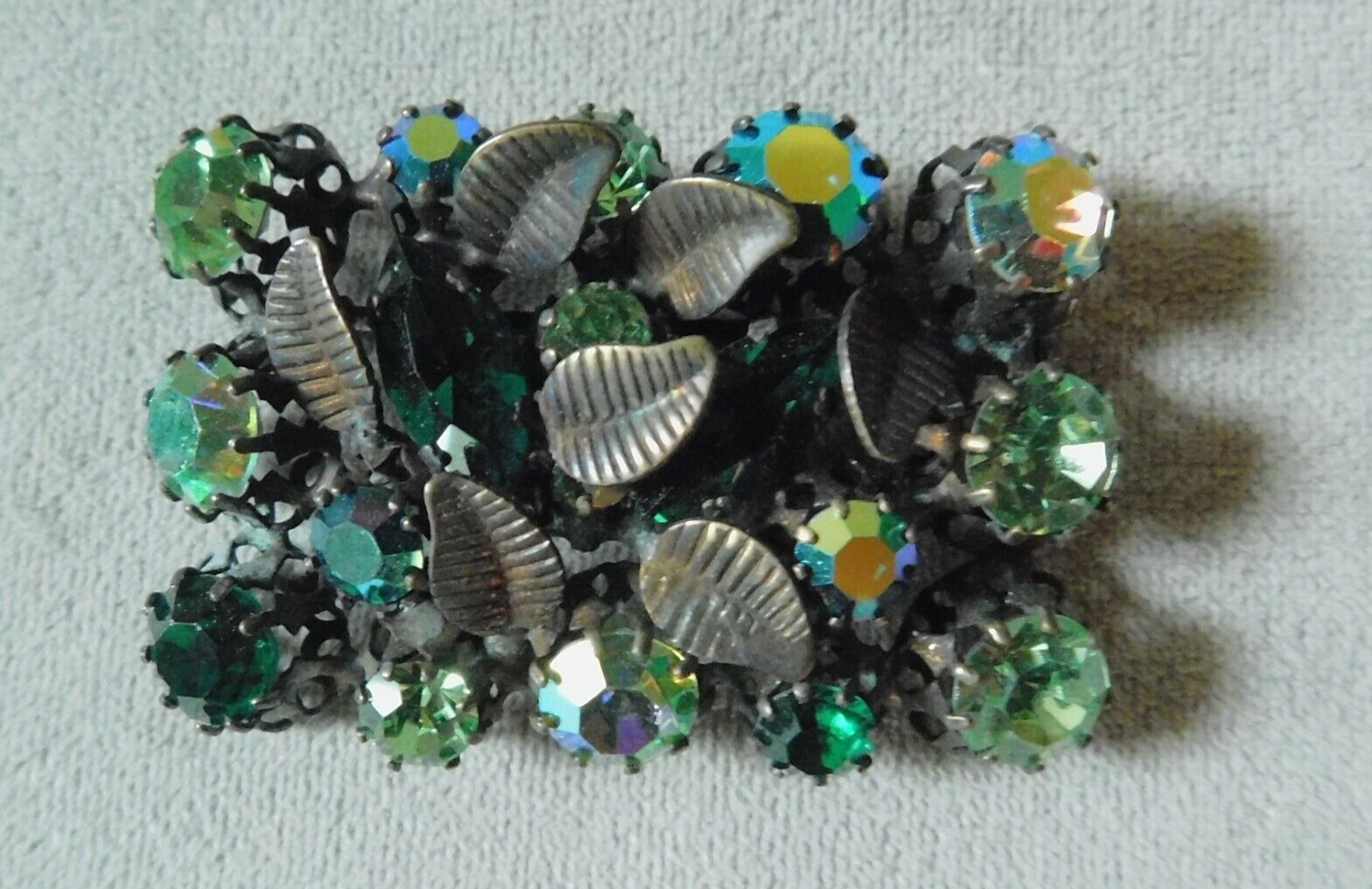 VTG. SIGNED AUSTRIAN EMERALD GREEN AURORA BOREALIS RHINESTONE BROOCH RECTANGULAR
