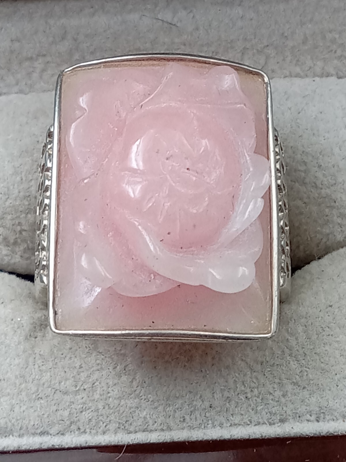 Fine Sterling Silver Size 11 Ring w. Pink Color Rose Quartz Carved Rose Setting
