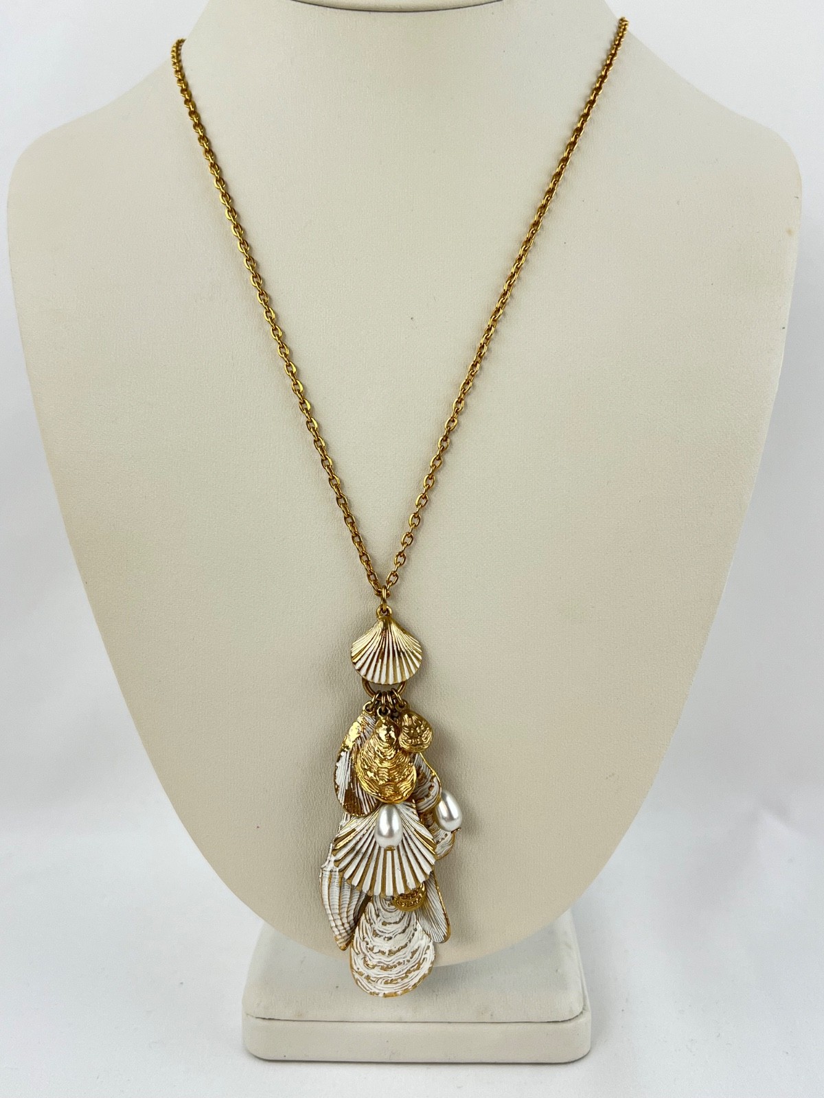 Vintage Gold tone with Enamel Sea Shells Pendants Charms Necklace Beach Ocean