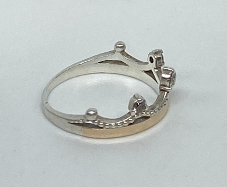 Vintage “Crown”Ring Sterling Silver 925 Gold 375 test .Size 4.75. Weight 1.52 g.