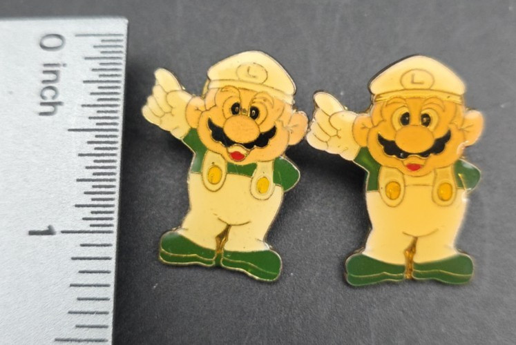 Vintage Nintendo Super Mario Bros Luigi 1988 Button Pins (Set Of 2)