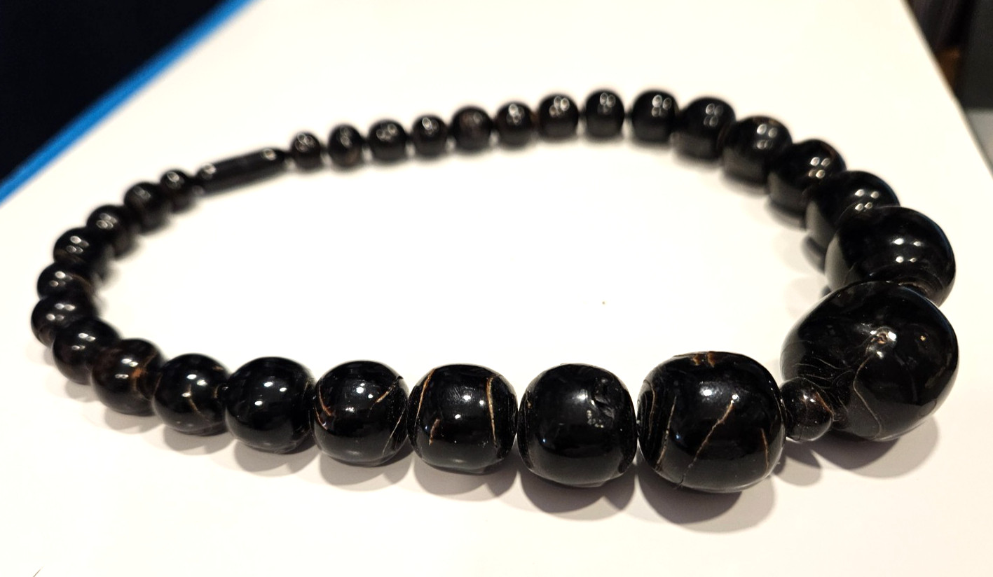 Black Coral graduated Bead Choker Necklace from Cancun, Mexico in 1980 RARE