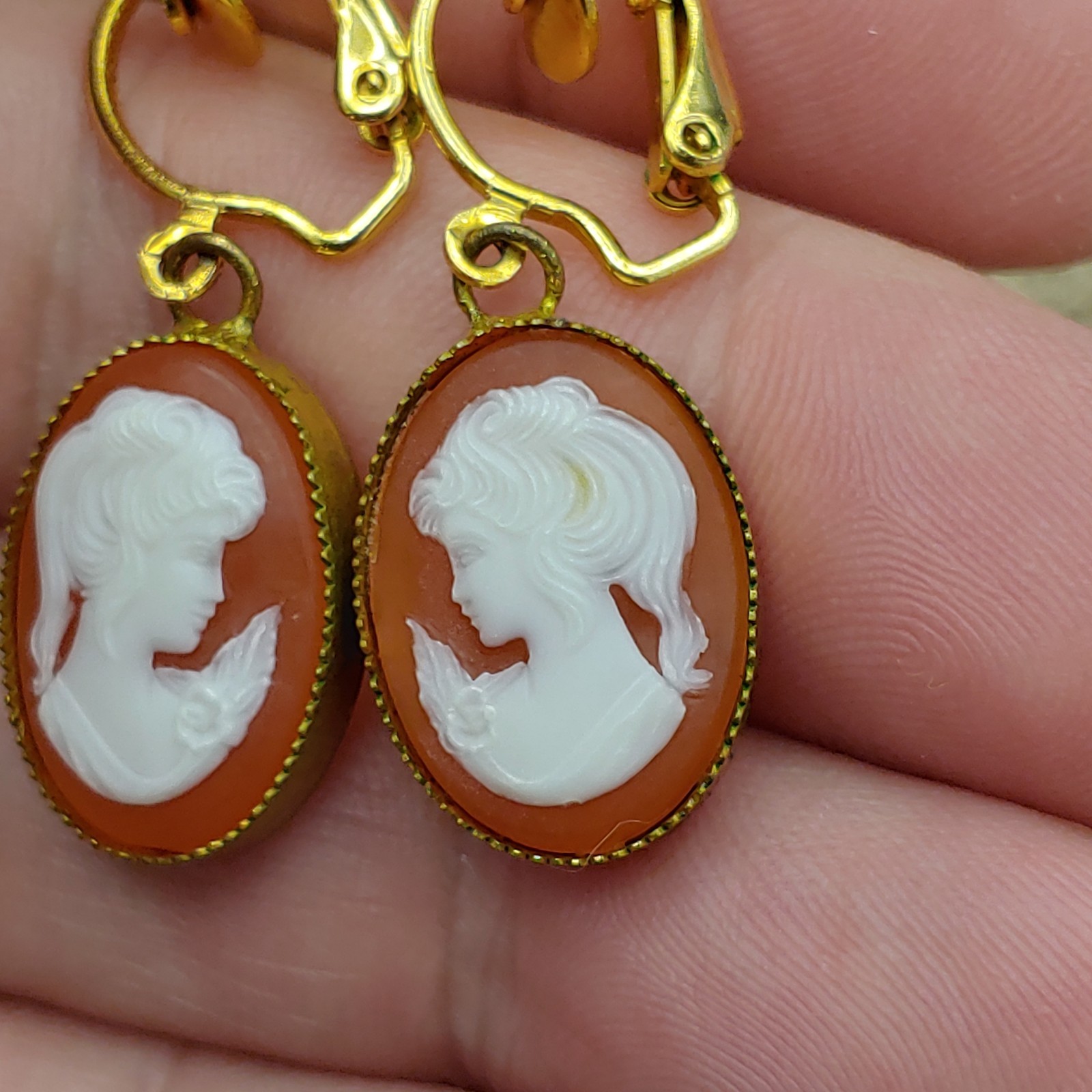 Vintage Earrings Cameo Gold tone Clip-on Non Magnetic Metal Not Tested