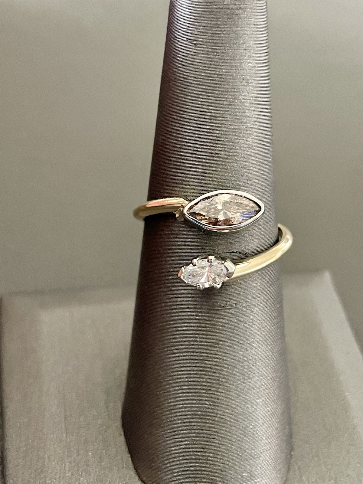 14KT Yellow/White Gold 0.70CTW Champagne And White Diamond Ring. Size 6.75(B44)