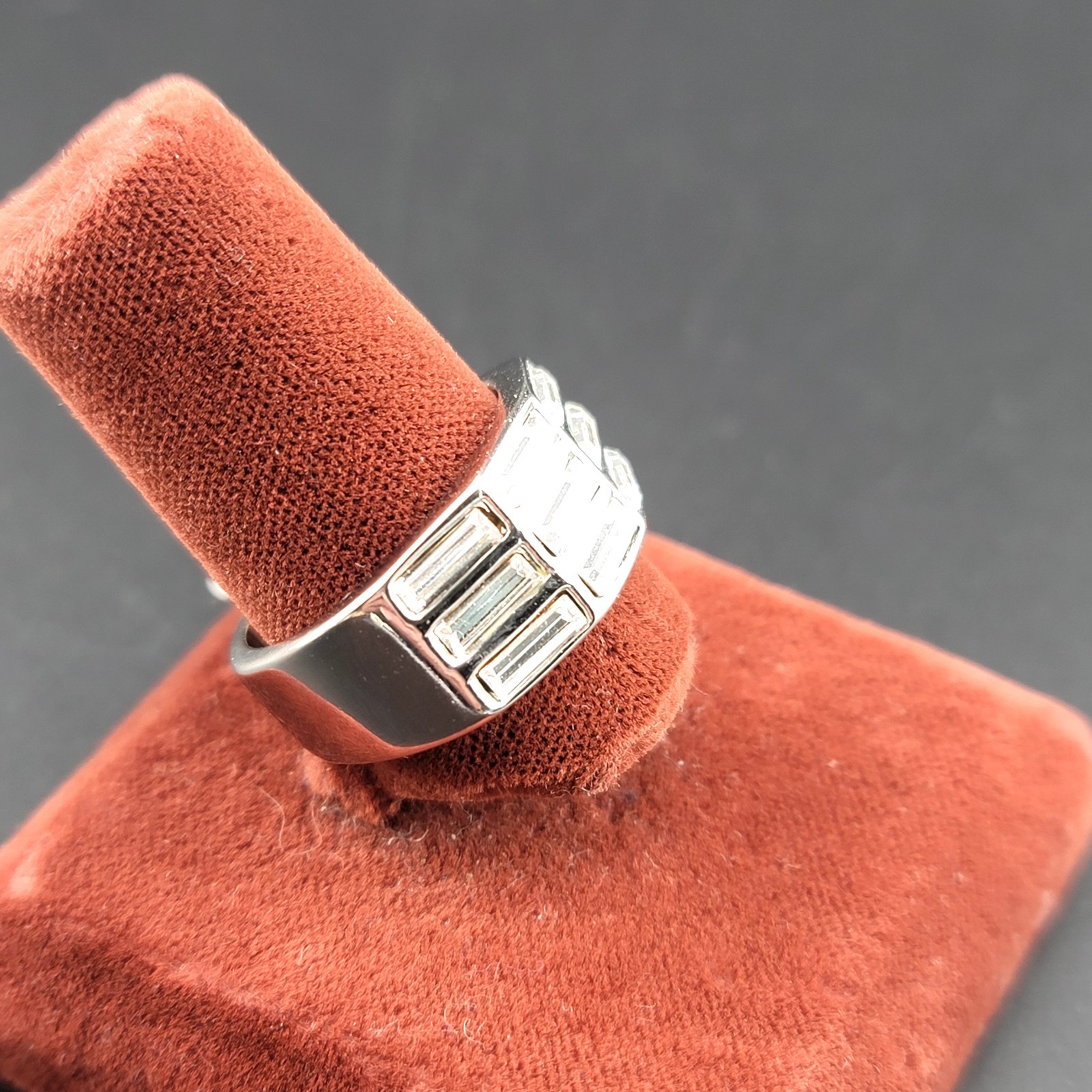 Vtg Sz 9 Ring Band Unsigned ESPO Rhinestones Baguettes 14KTGE Fashion Jewelry T2