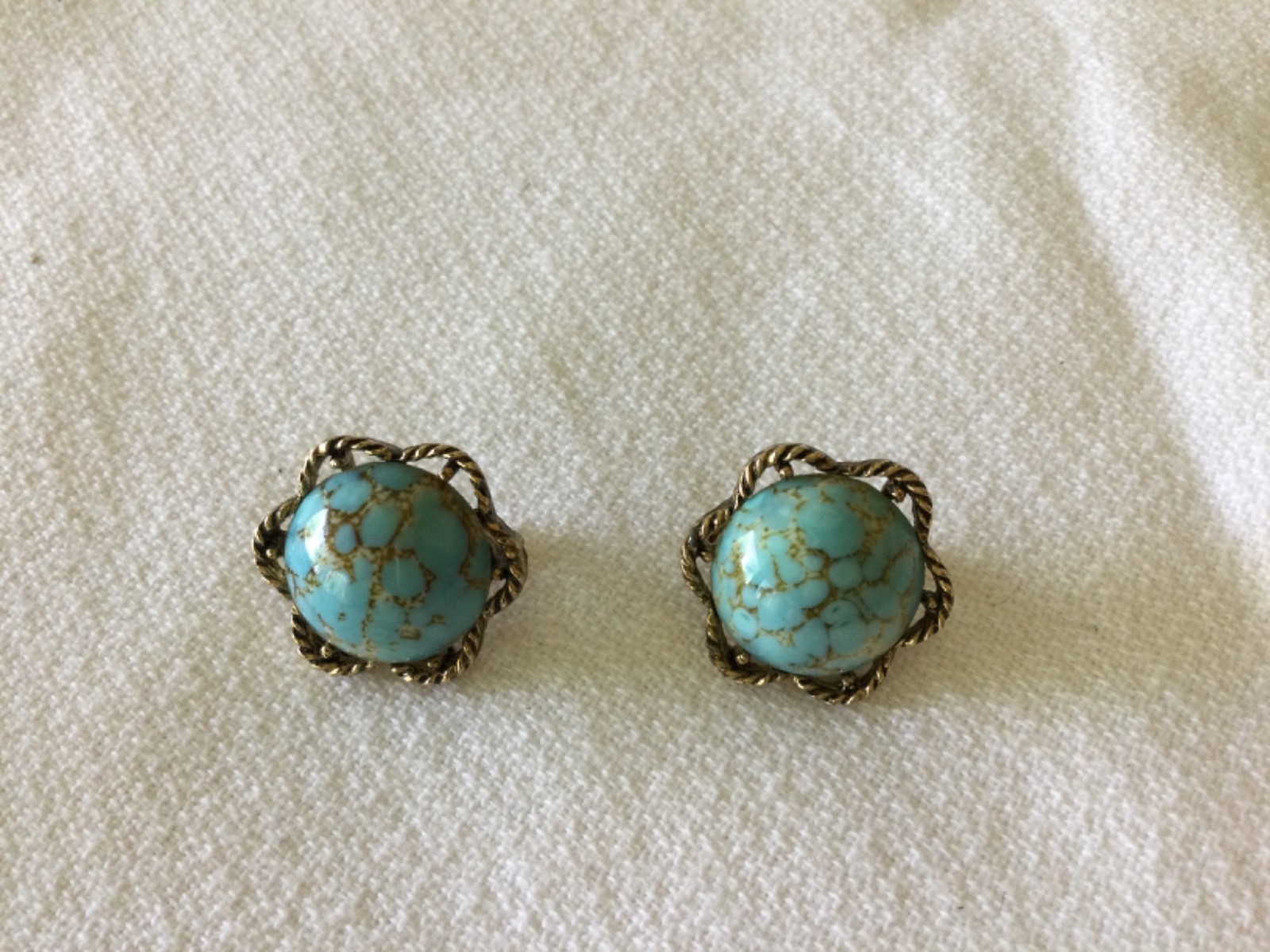 Vintage 1960s Emmons Renaissance Brooch w/ Earrings Set Faux Turquoise Gold Tone
