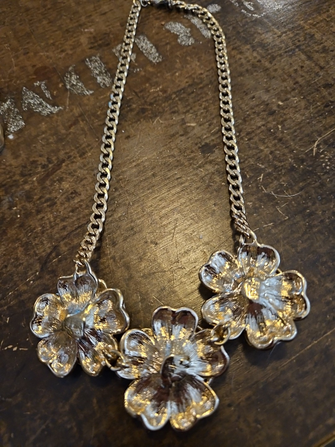 Vtg Talbots Ivory Enamel Flowers with Gold tone Accents and Chain 18 Inch