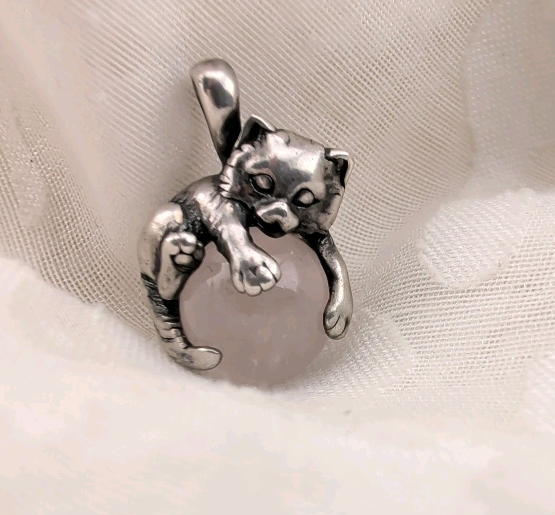 Vintage Sterling Silver Cat Rose Quartz Orb Ball Pendant 1″