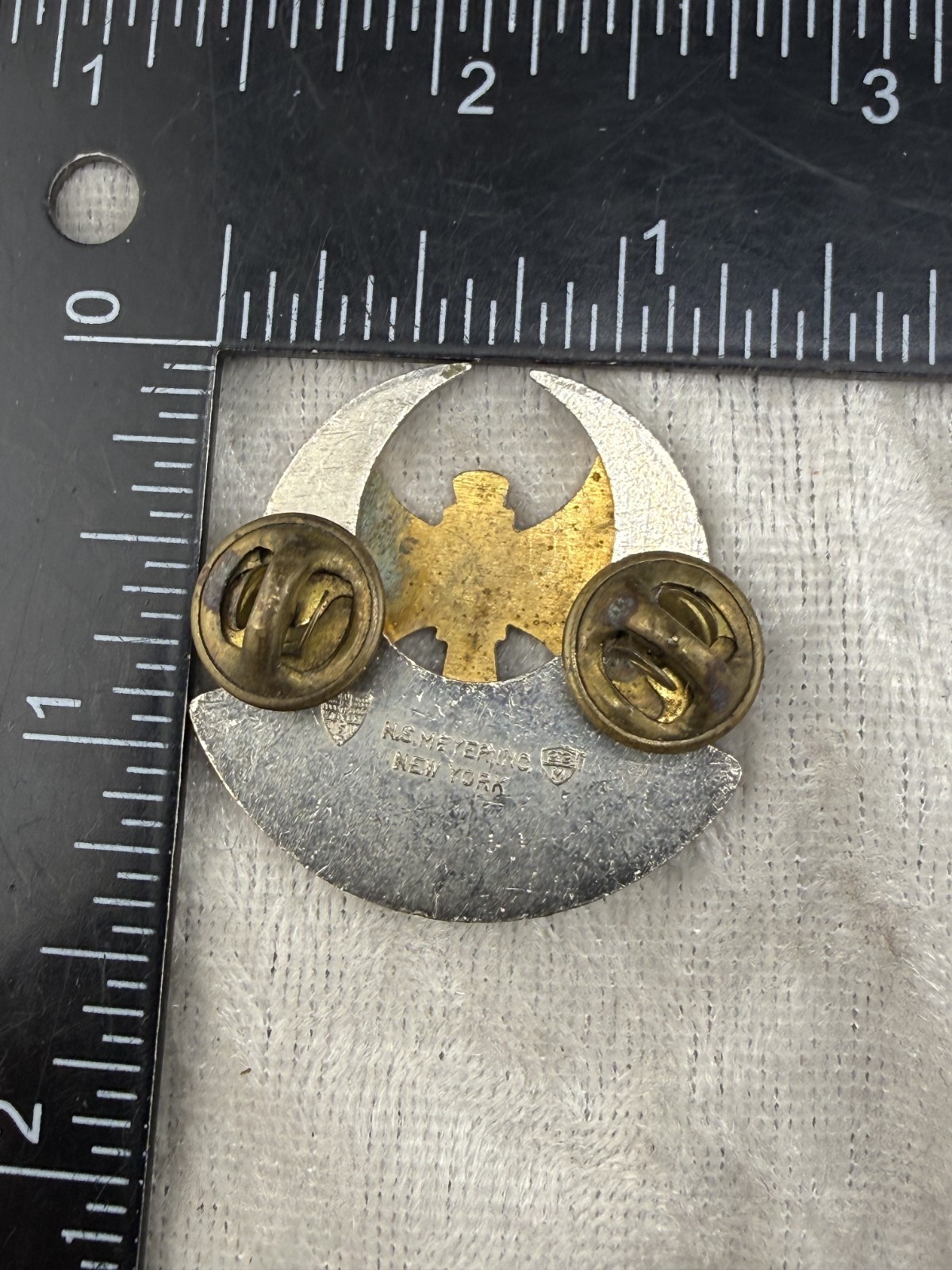 Vintage Army 224th Engineer Battalion Unit Crest Pin That They May Fight
