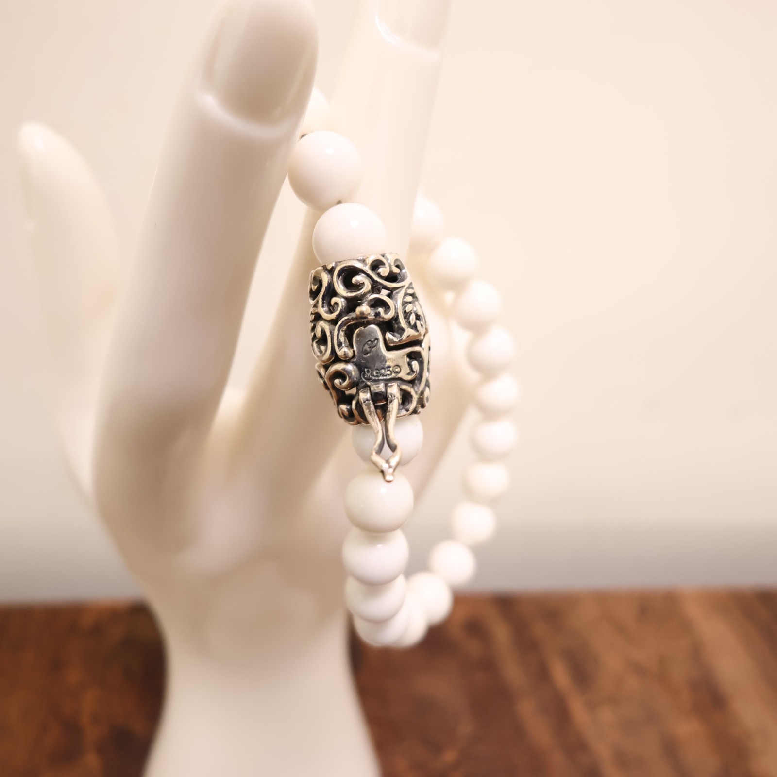 Carolyn Pollack bracelet Relios white agate beads silver magnetic clasp 6.75in