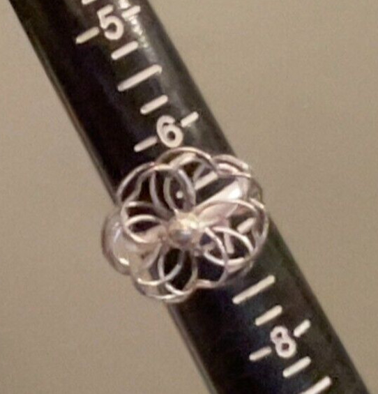 Vintage Ladies Sterling Silver .925 Ring. Size 6.75. About 1″ Round Flower.