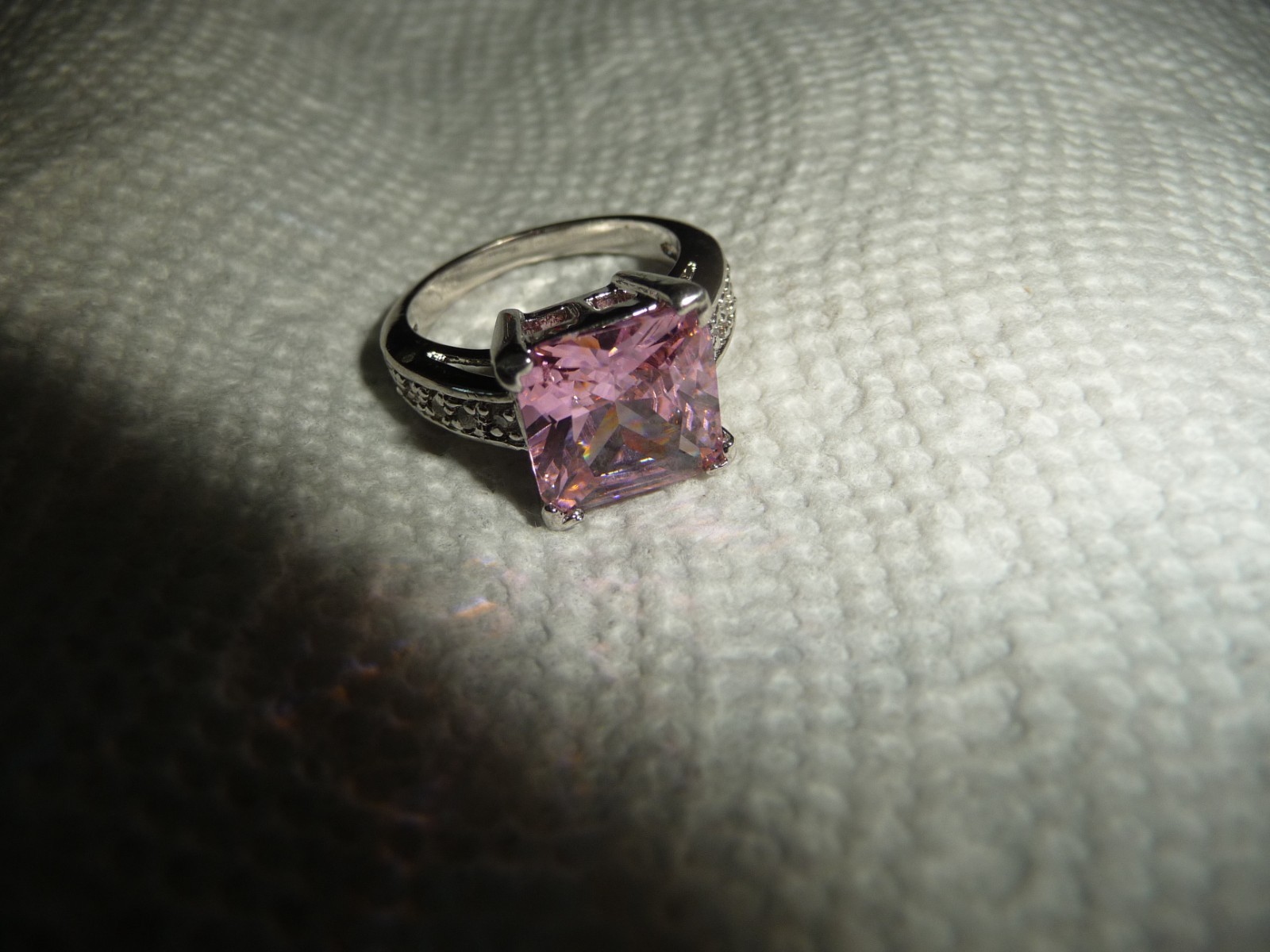PINK SQUARE CENTER STONE W FAUX DIAMOND SILVER TONE Sz 6 3/4 RING #19/19/3