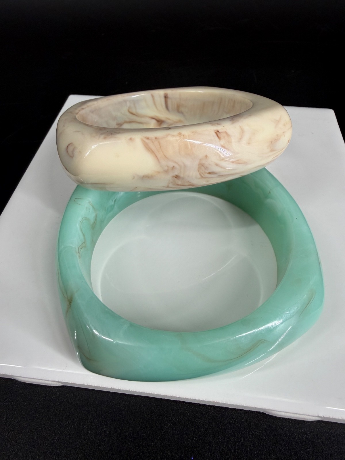 Vintage Chunky Lucite Bangle Bracelet Stack Lot Marbled Cream Mint