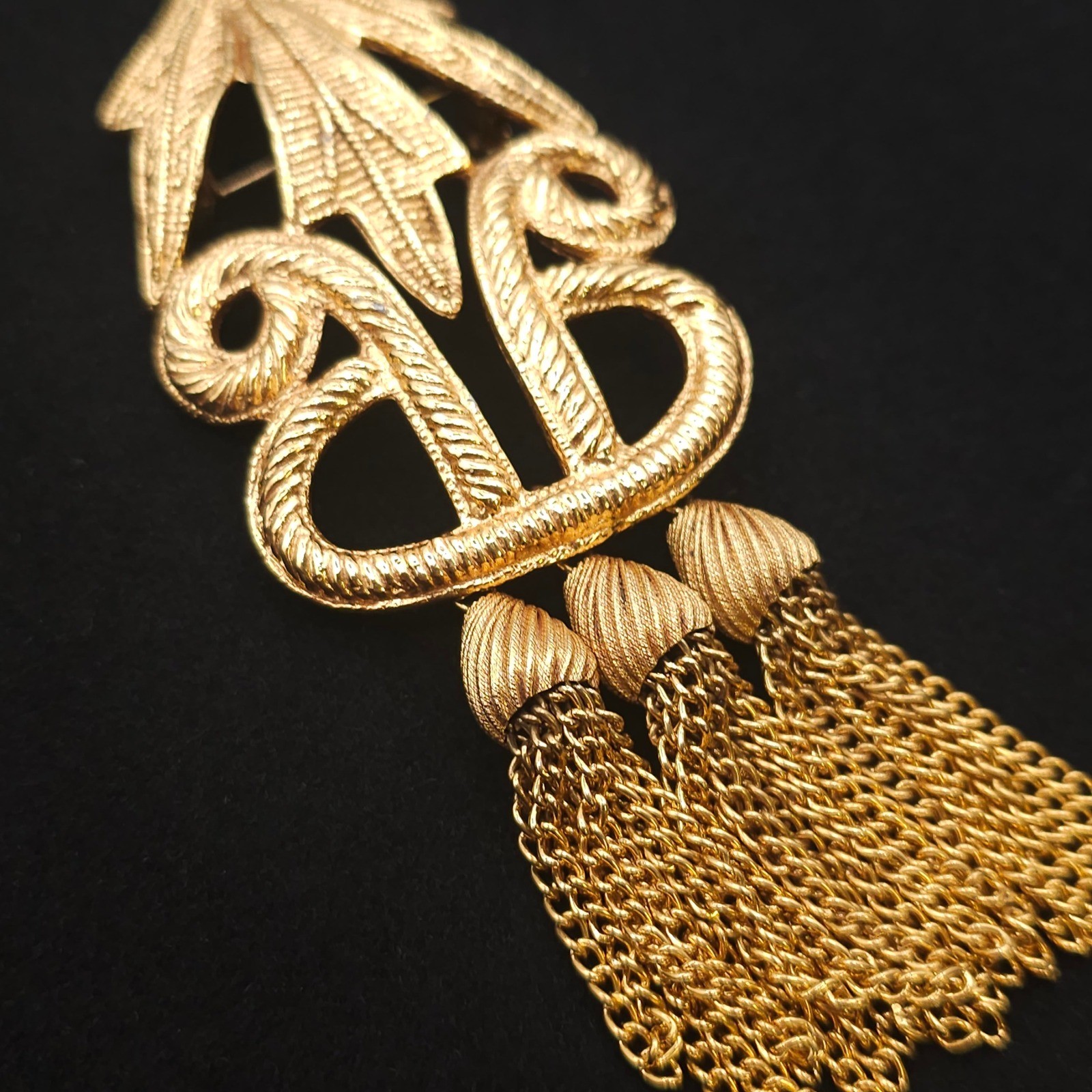 Designer Carol Dauplaise 4″ Tassel Brooch Statement Gold Tone Vtg Knot Dangle