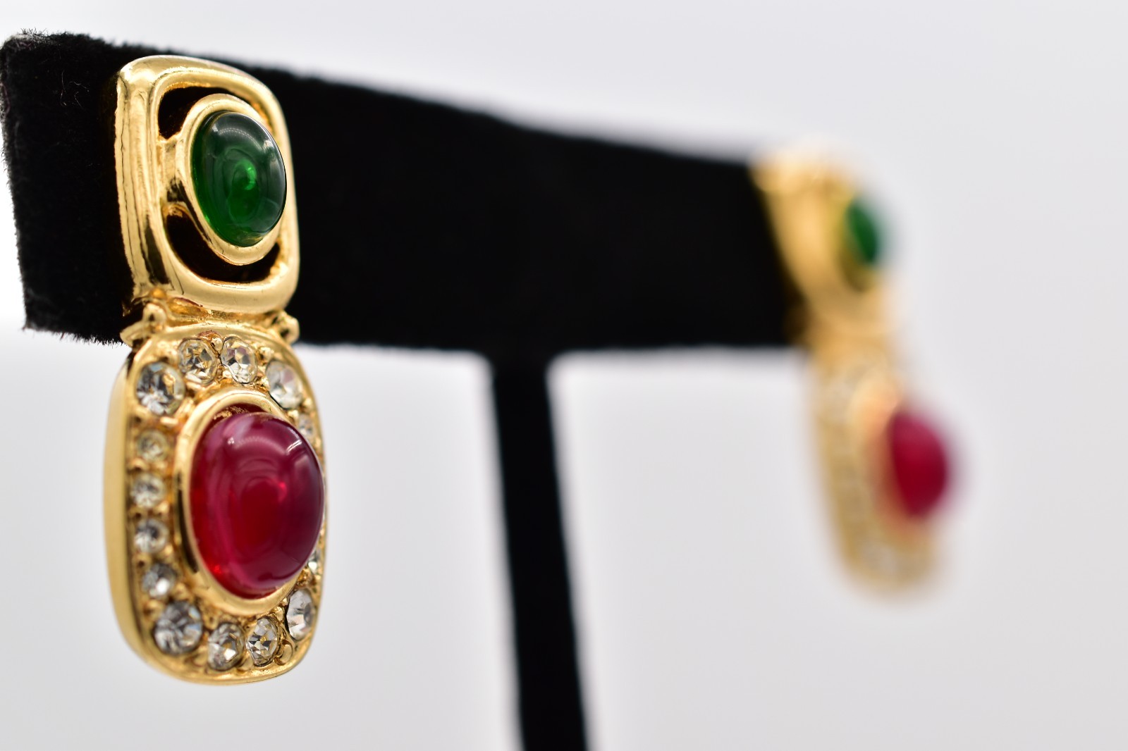 Trifari Vintage Gold Green Red Cabochon Rhinestone Earrings Signed 1980s BinAI