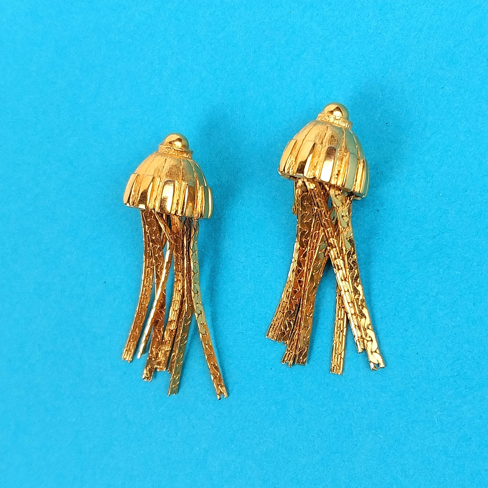 Signed Park Lane Gold Tone Metal Mesh Chain Dangle Clip-On Earrings Vintage