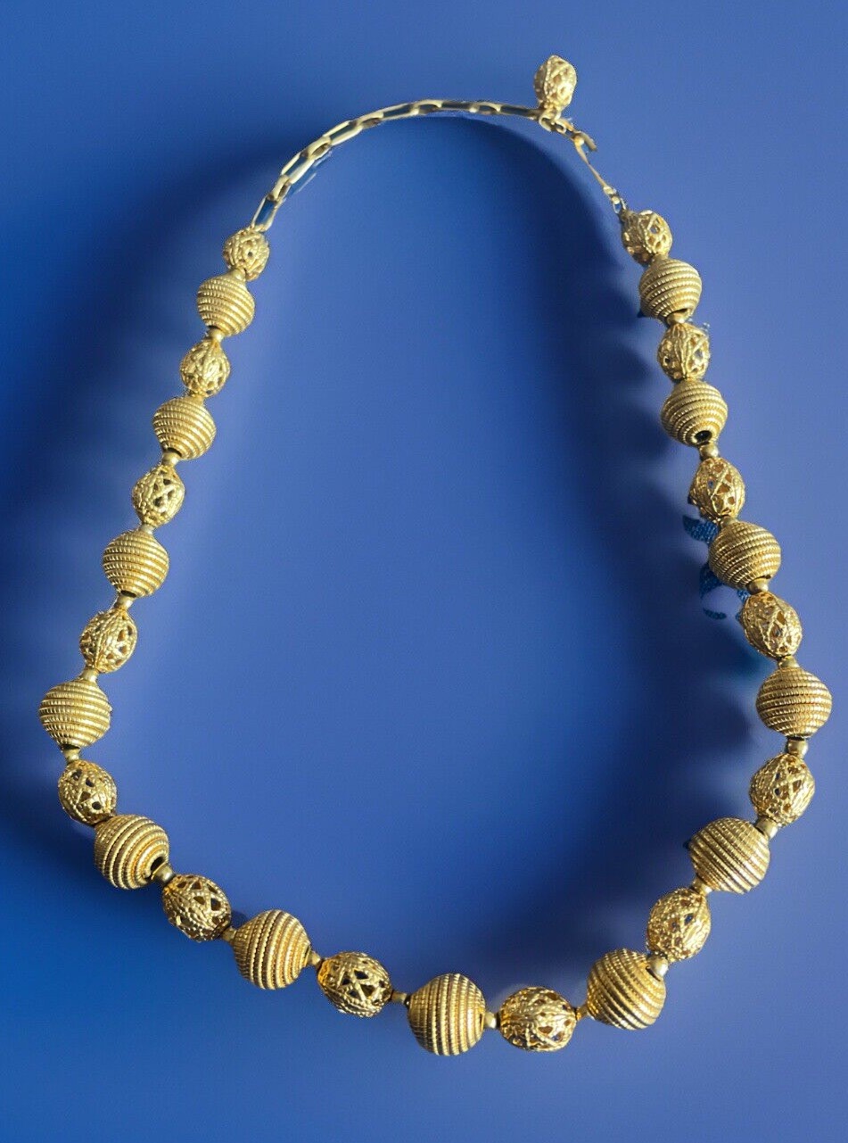 Classic Vintage GoldTone Ribbed & Filigree Round Beaded 13-17″Necklace FX16