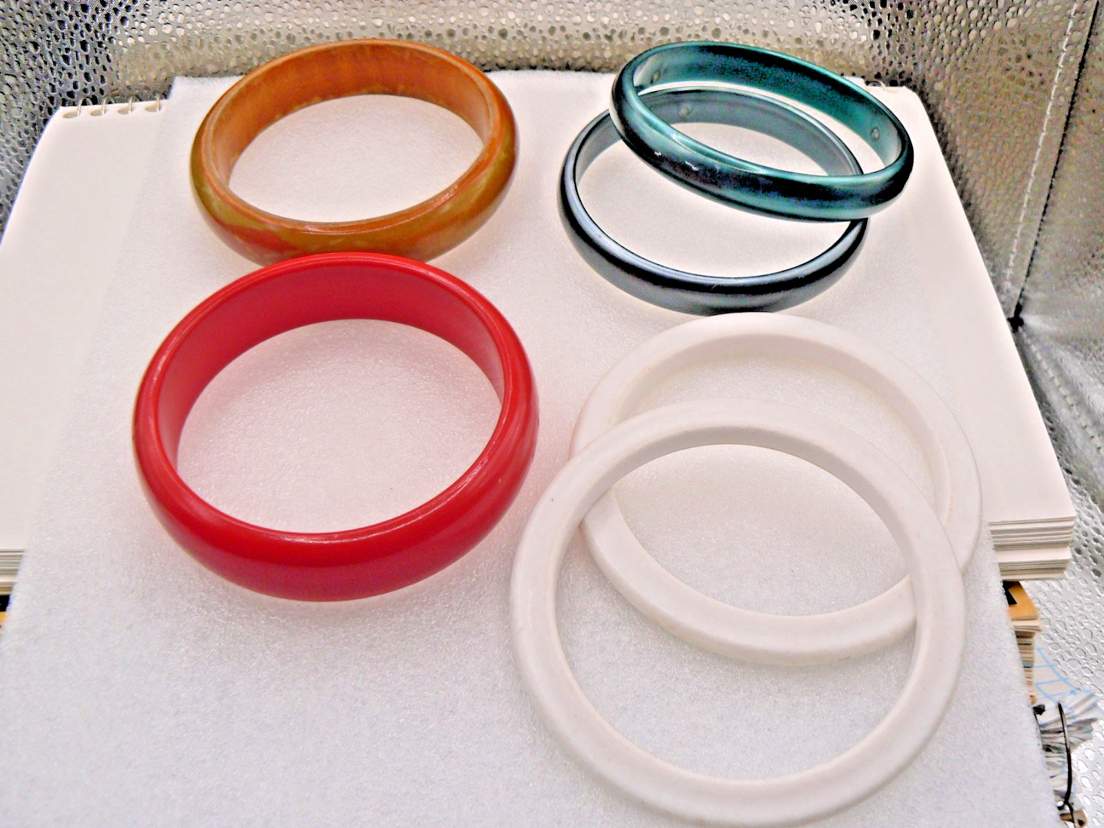 Lot of retro Bakelite, Wood & Plastic, Red, White, Brown/Tan & Blue Bangle Brace