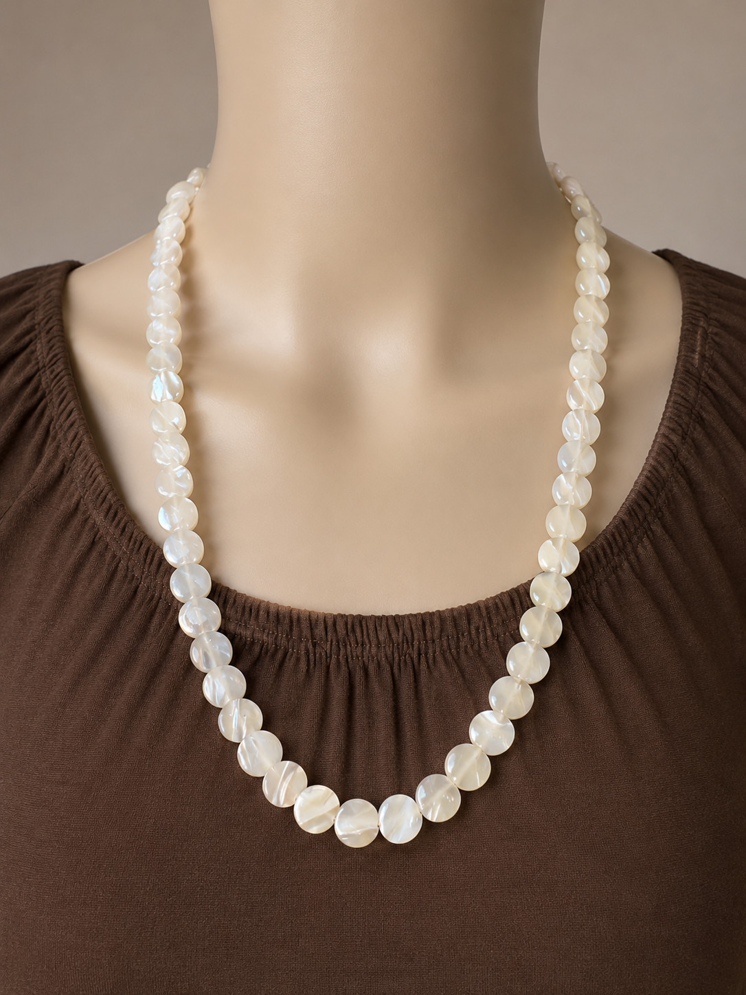 Mother of pearl necklace -Vintage