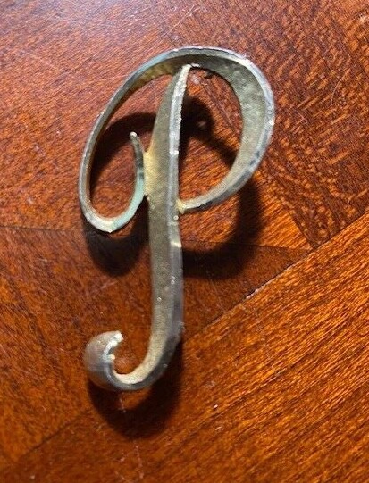 Vintage 1960’s Letter P Initial Pin Brooch Brushed Gold Tone – Signed Mamselle