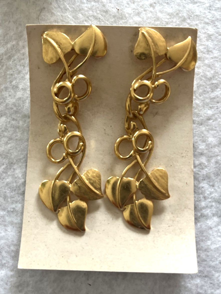 Vtg 2” Long Avon Gold Tone Leaf Vine Earrings 1991 Ivy Nature Dangle Charm