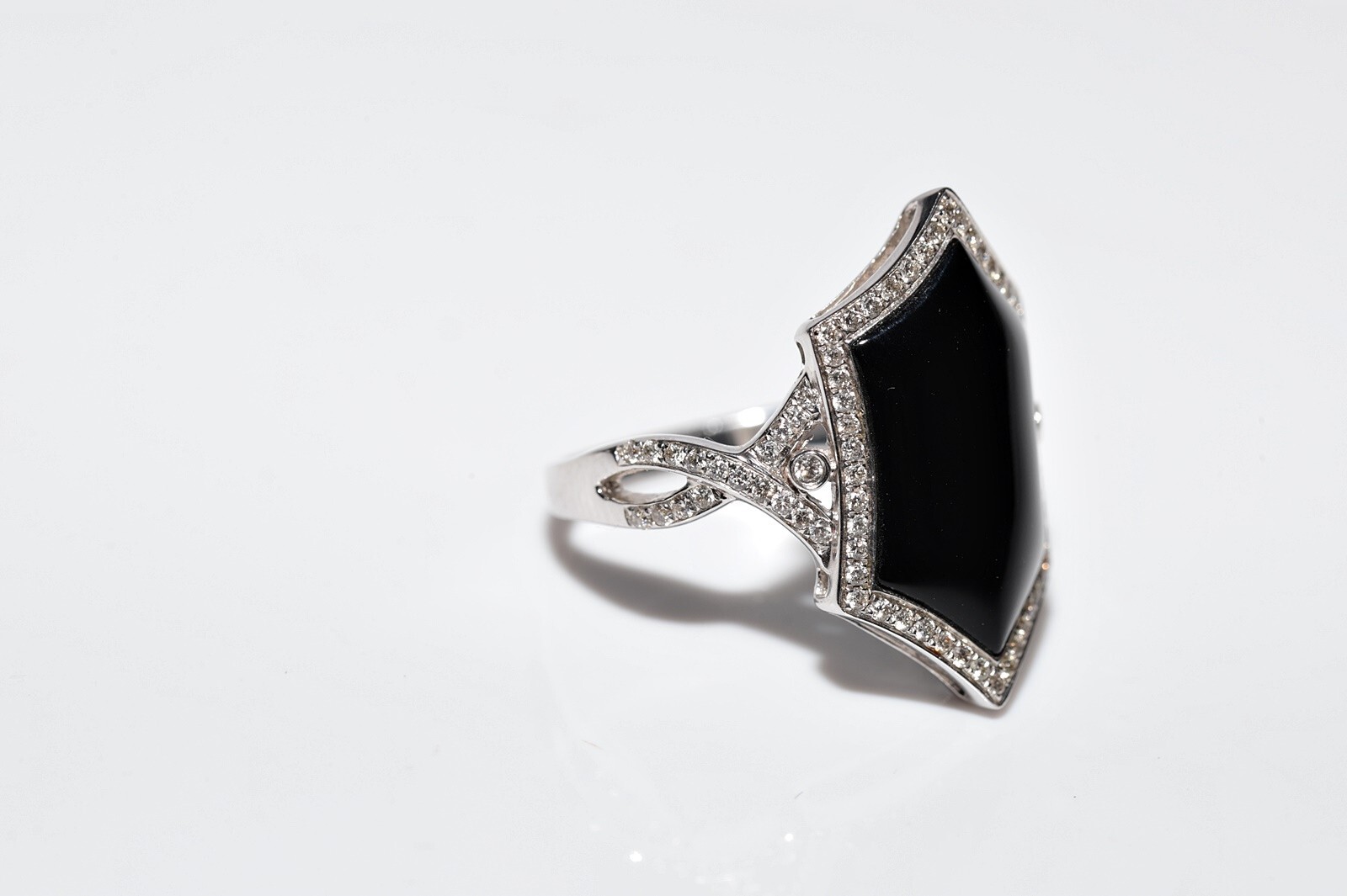 14k Gold Natural Diamond And Onyx Decorated Navette Ring