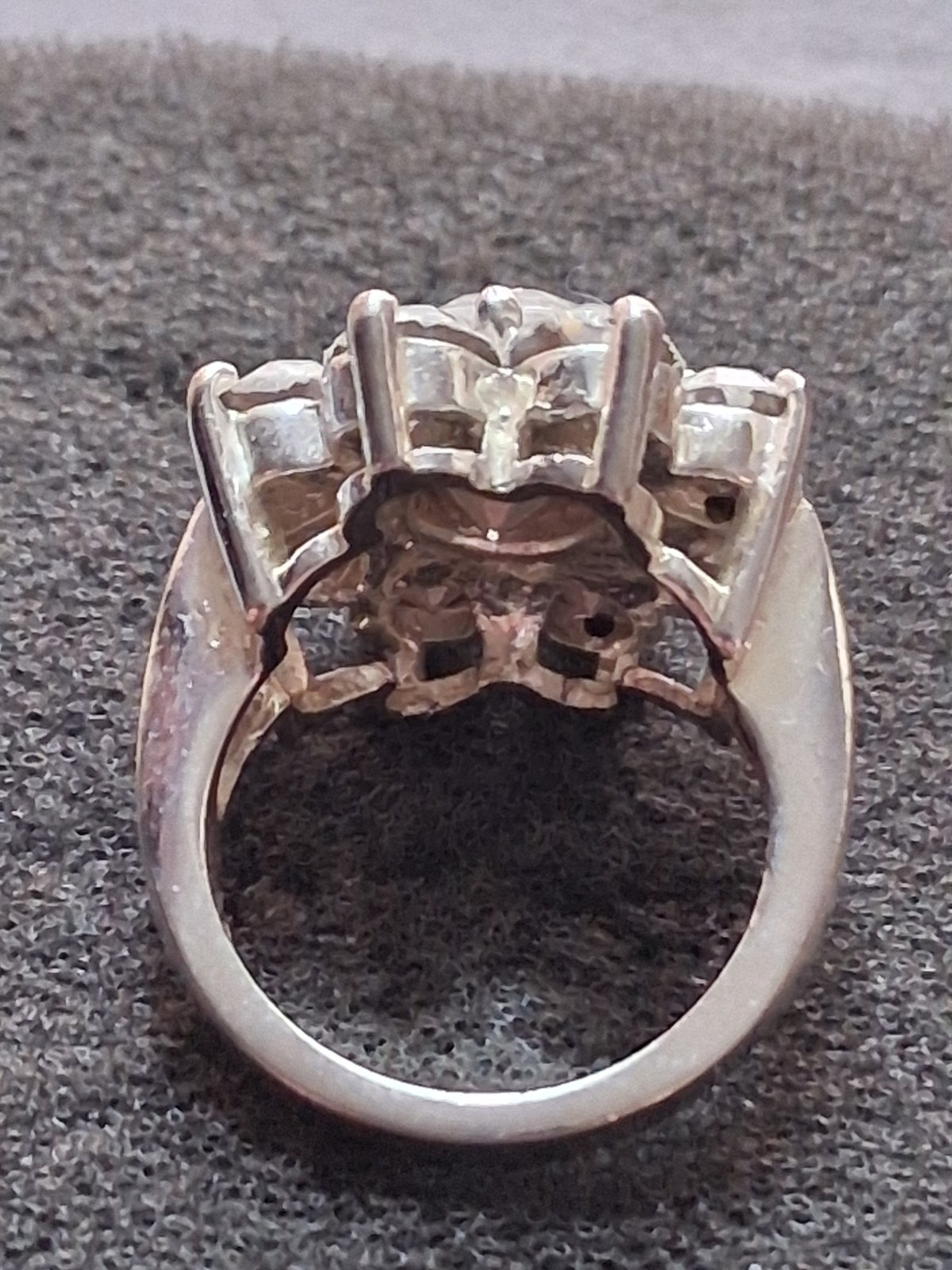 VTG Daisy/sunflower clear rhinestone cluster silverplated cocktail ring. SZ 5.5
