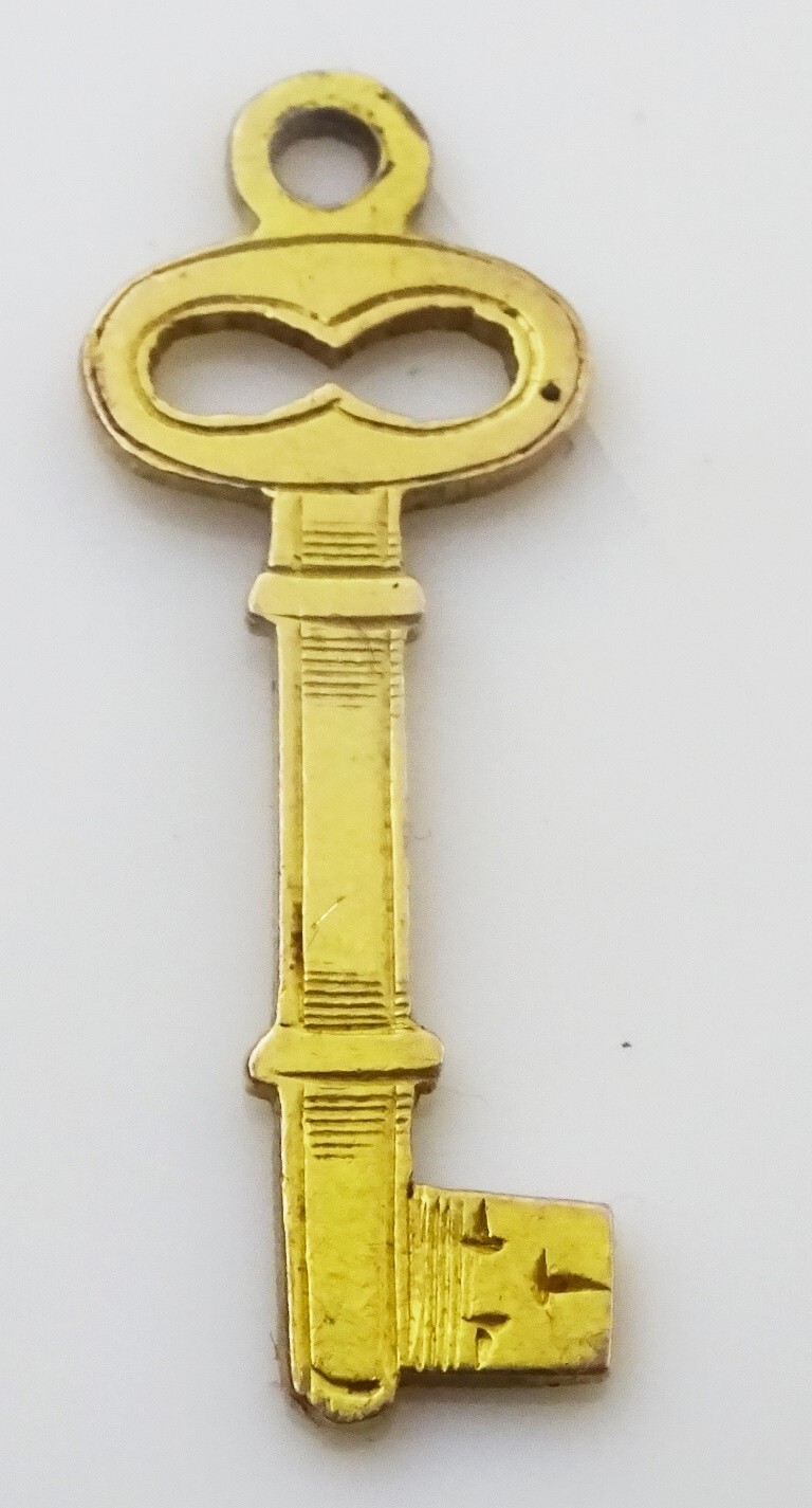 Vintage 9 karat gold Key Charm