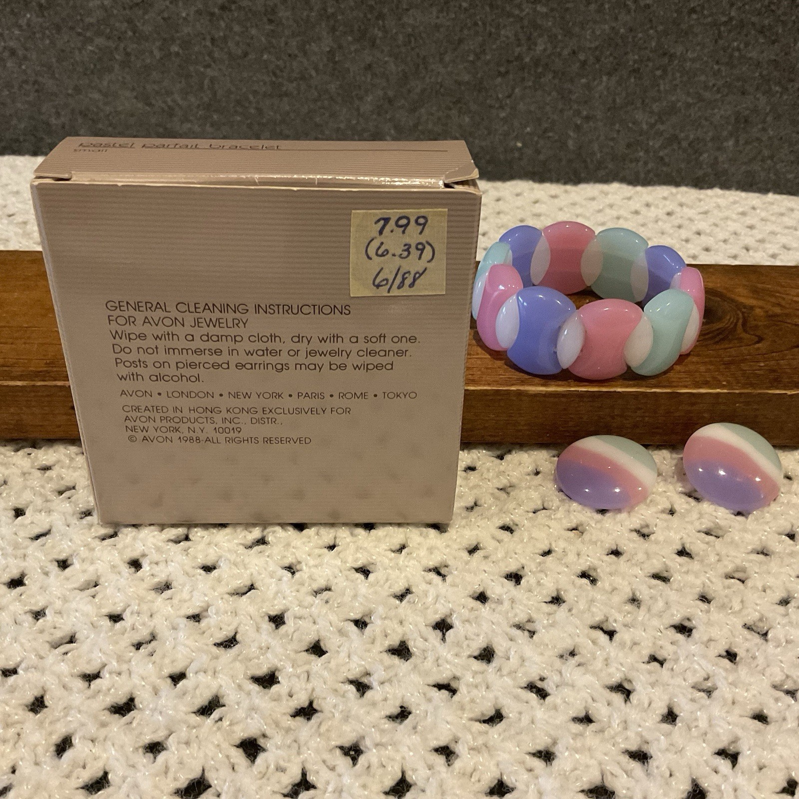 Avon ‘Pastel Parfait’ Bracelet & Earrings Set VTG Original Box New Props