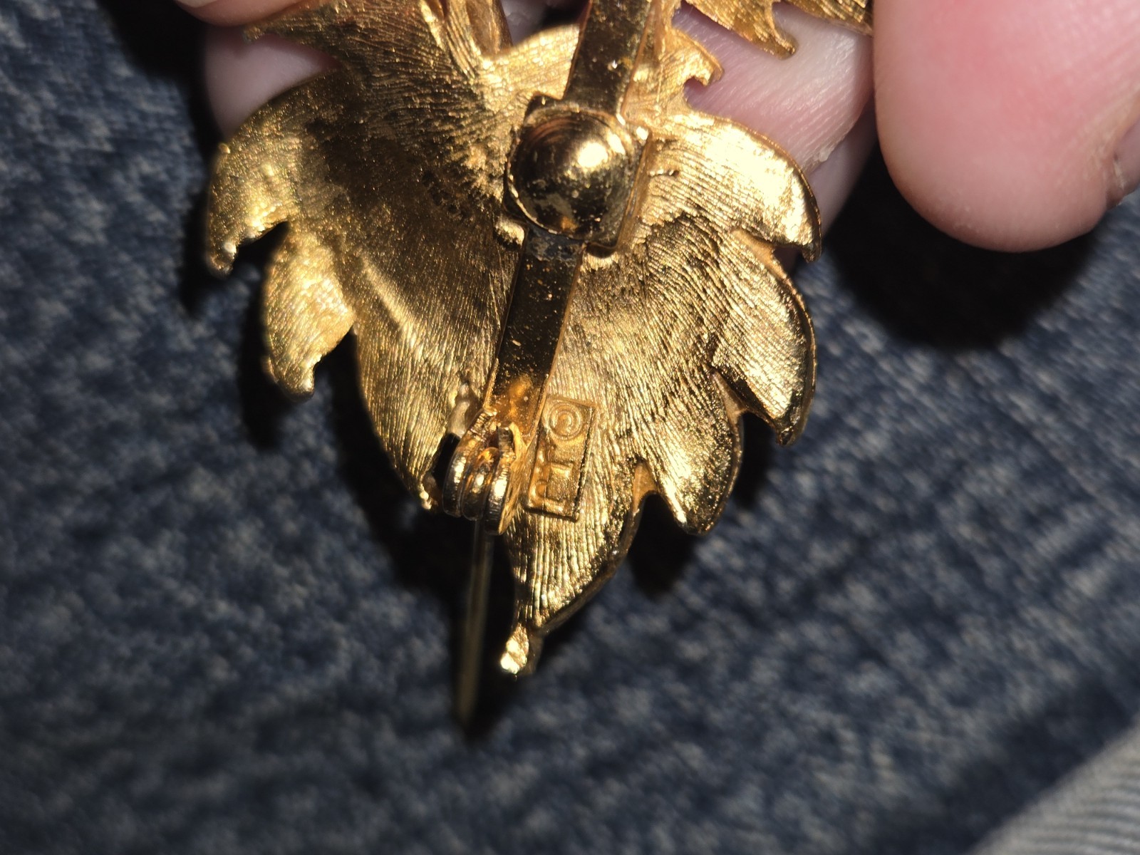 JJ”Jonette Art Nouveau Pin Brooch 2 ivory gold tone Leaves MCM 1.86″ Old Vtg