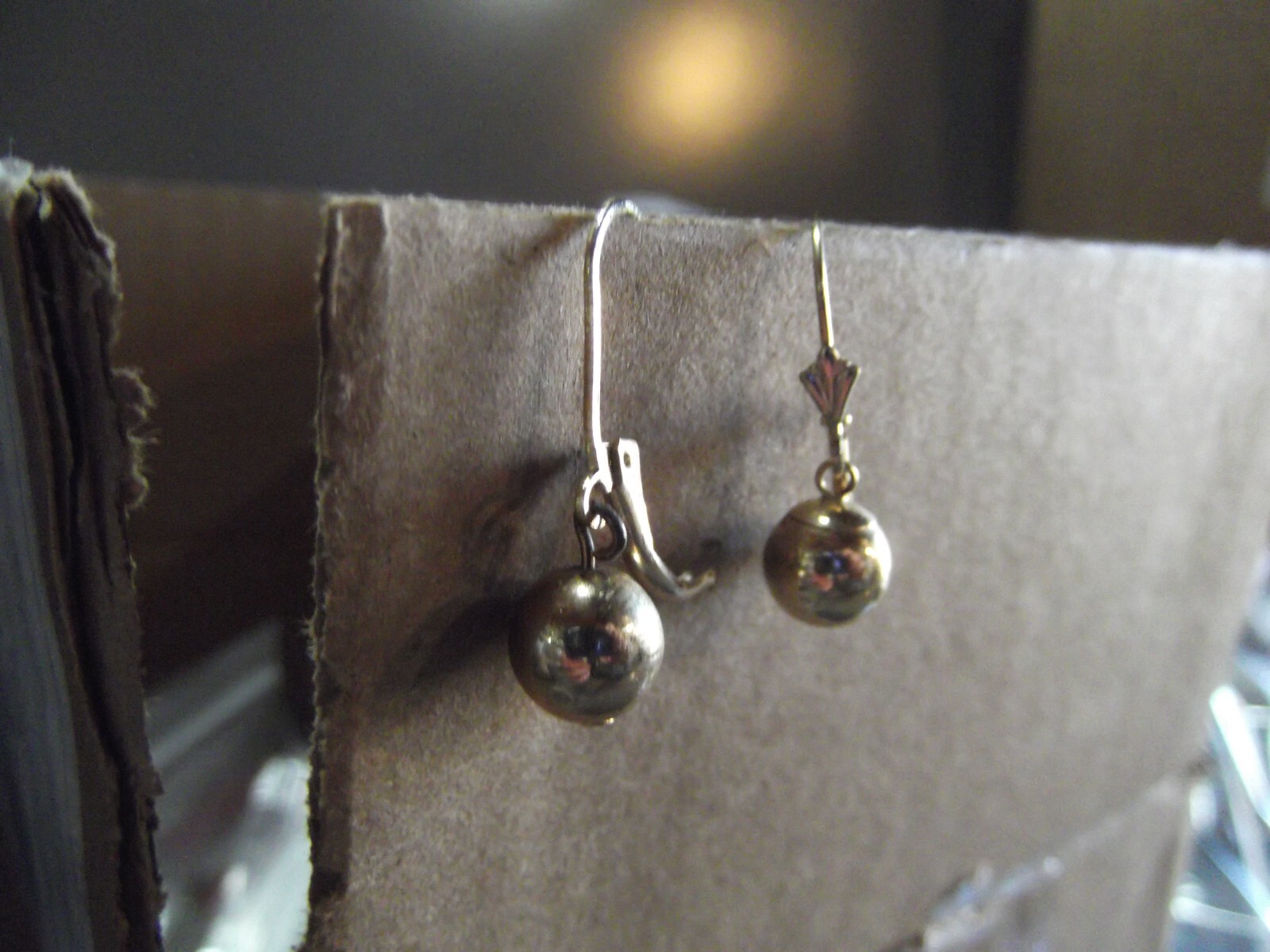 1 Pair Old 1/4″in Gold Tone Pearl Hoop Clasp Dangle Earrings
