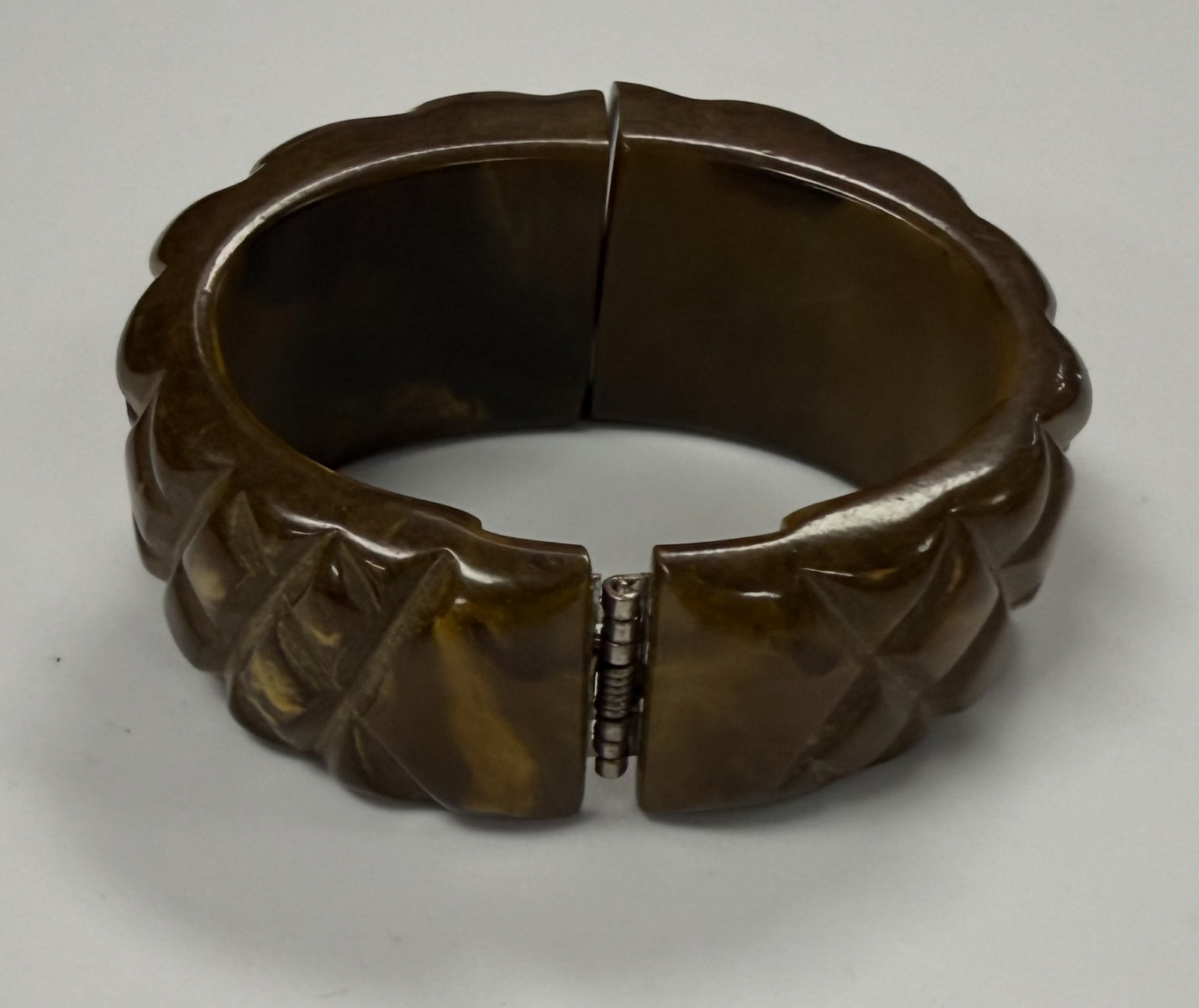 VTG TESTED BAKELITE HINGED CLAMPER BRACELET DEEP CARVED SMOKY ROOT BEER ART DECO